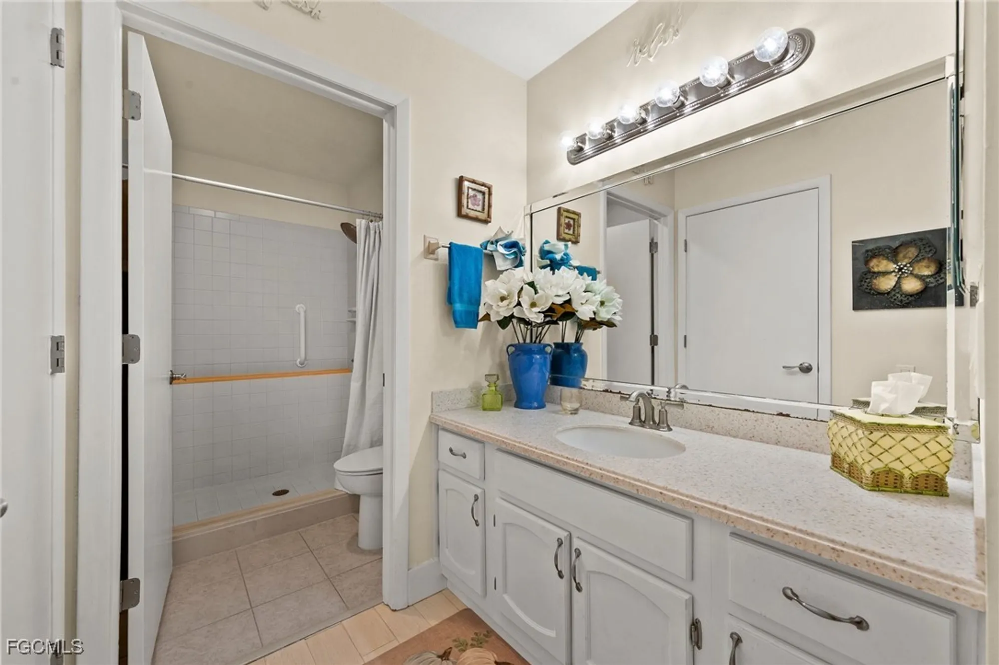Property Slideshow image 19 of 36 | 7402 lake breeze dr apt 301, Fort Myers, FL, 33907