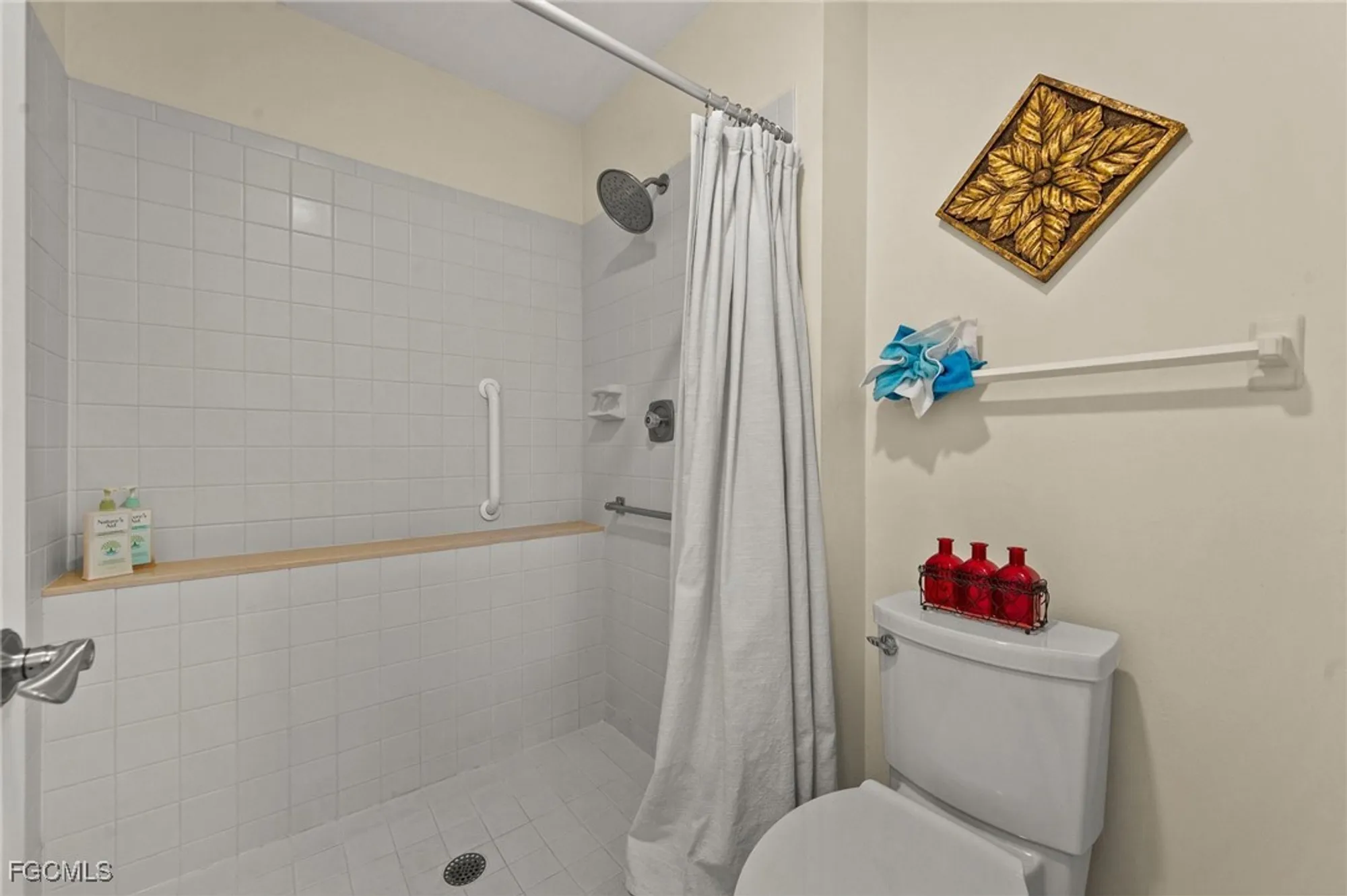 Property Slideshow image 20 of 36 | 7402 lake breeze dr apt 301, Fort Myers, FL, 33907