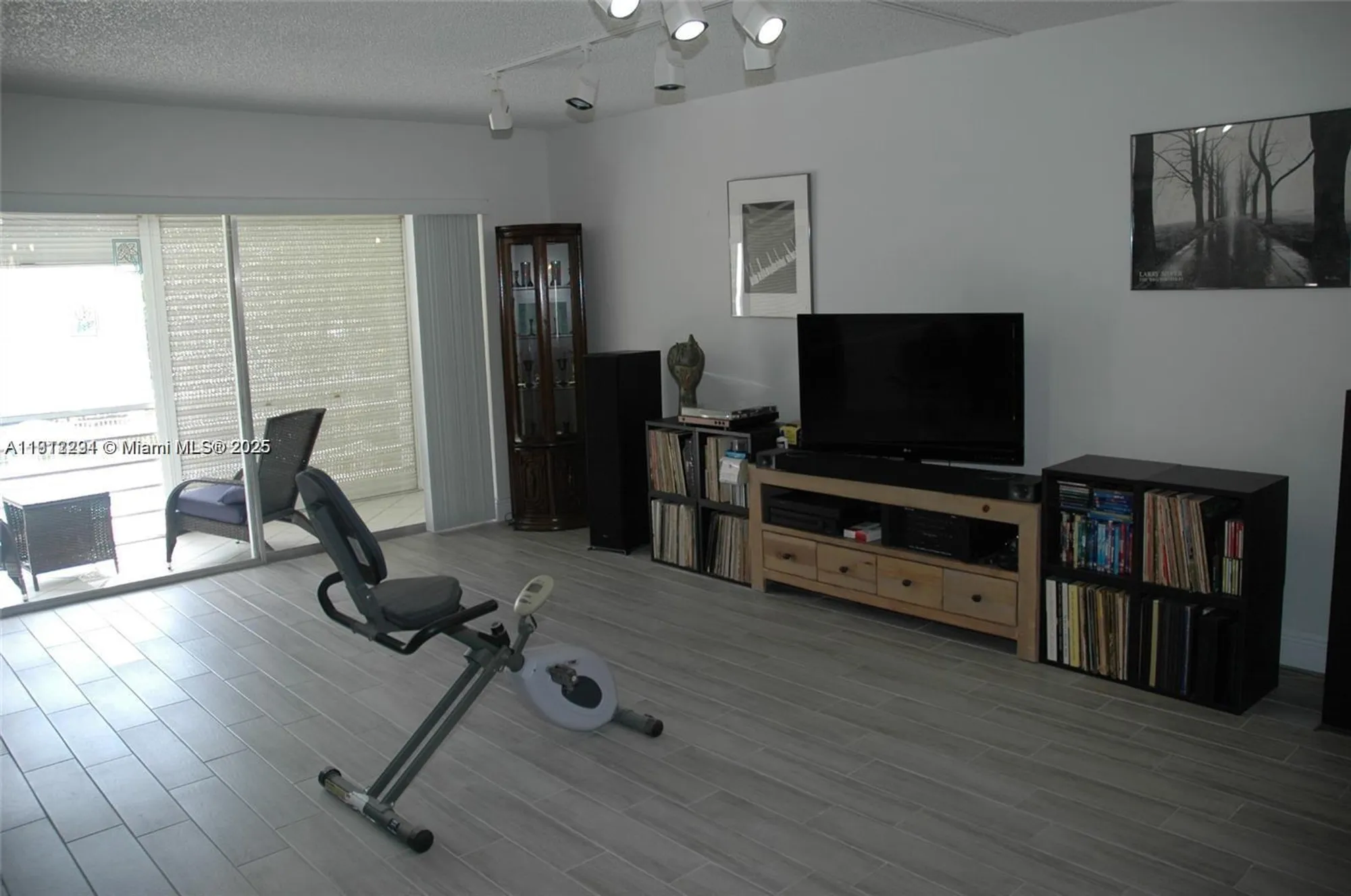 Property Slideshow image 20 of 48 | 3571 inverrary dr 201, Lauderhill, FL, 33319