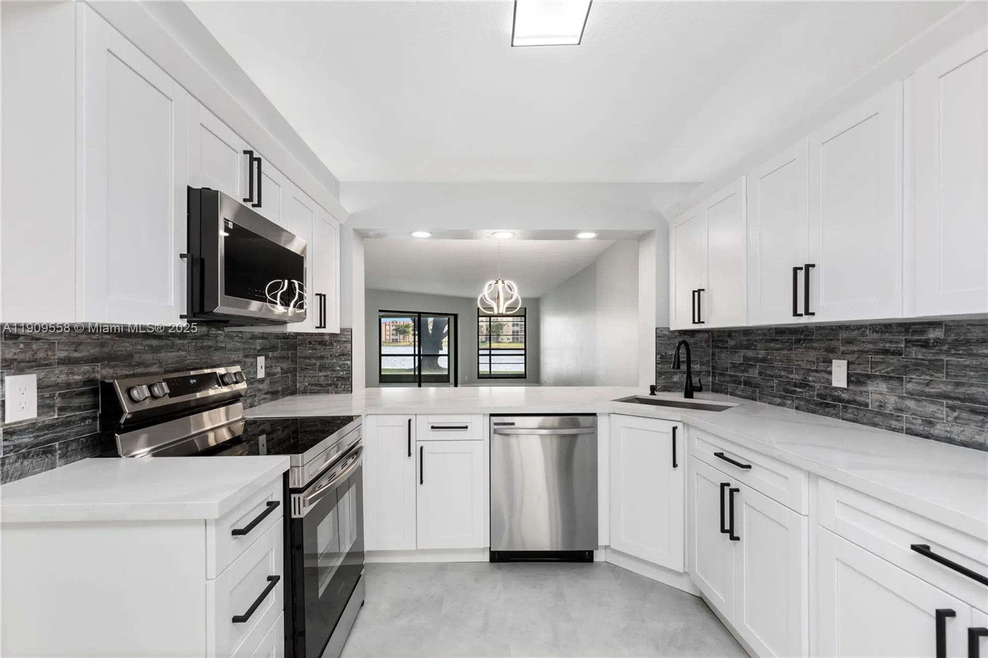 Property Slideshow image 1 of 38 | 7408 fairfax dr 108, Tamarac, FL, 33321