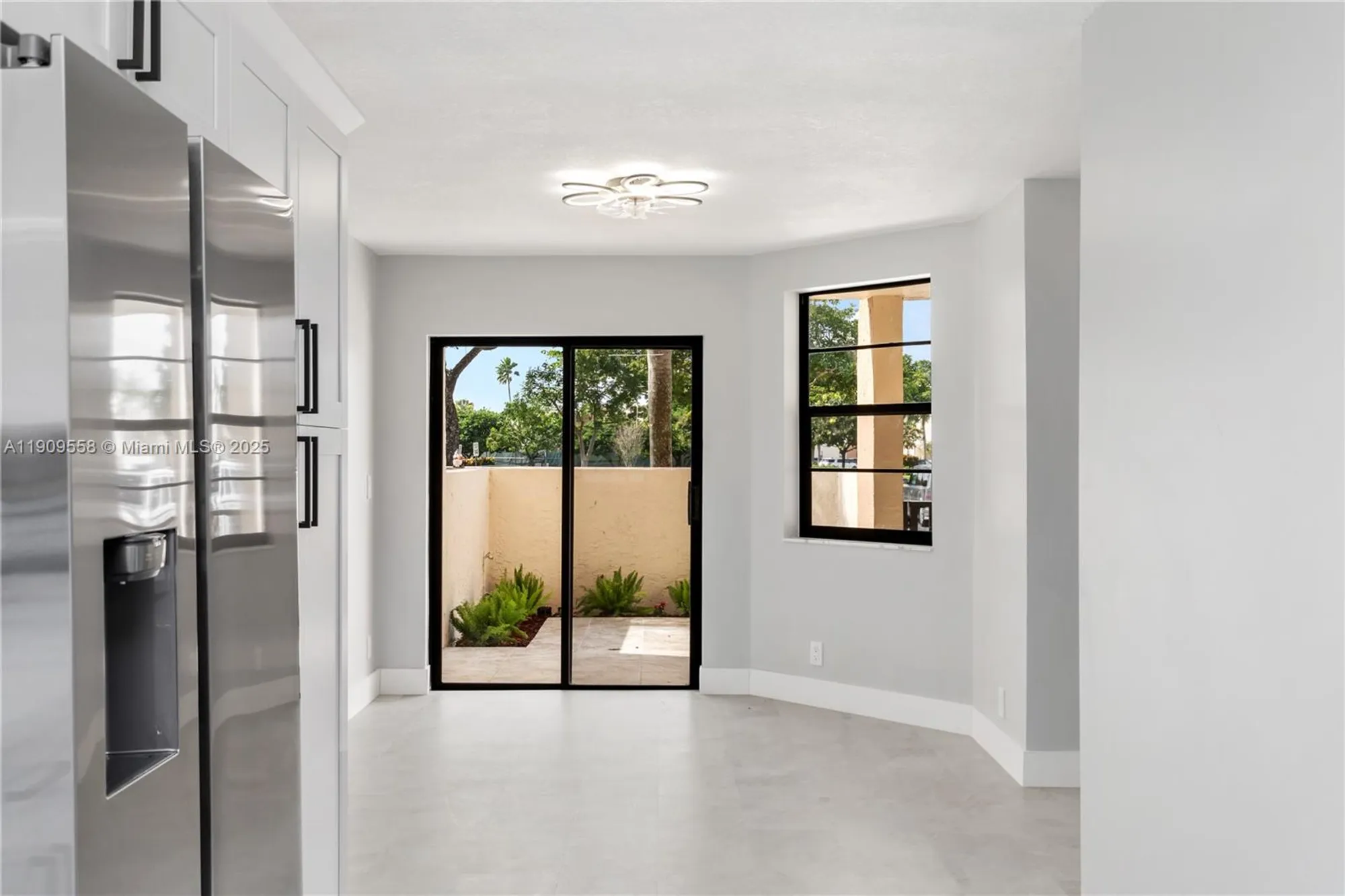 Property Slideshow image 11 of 38 | 7408 fairfax dr 108, Tamarac, FL, 33321
