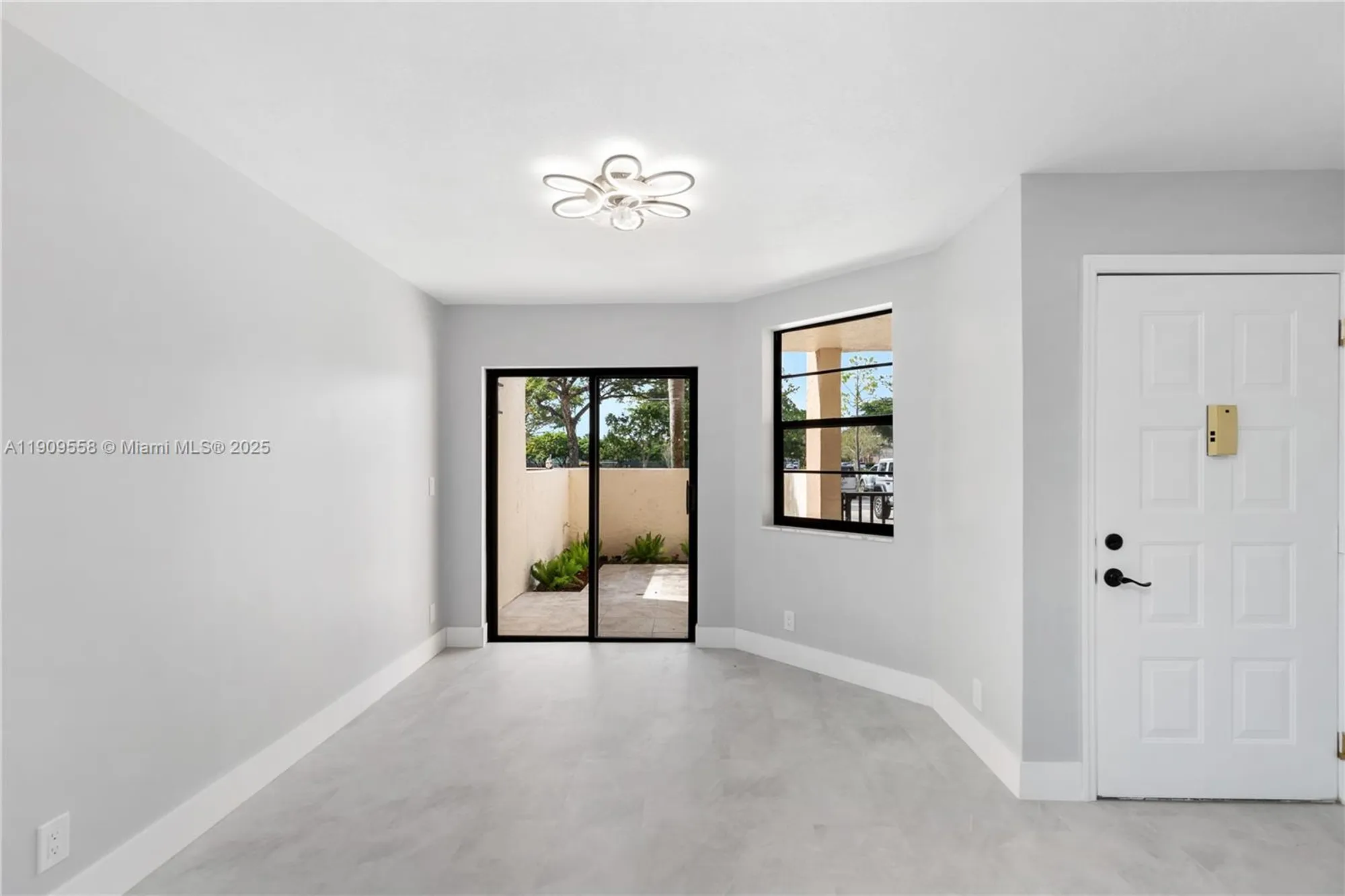 Property Slideshow image 12 of 38 | 7408 fairfax dr 108, Tamarac, FL, 33321