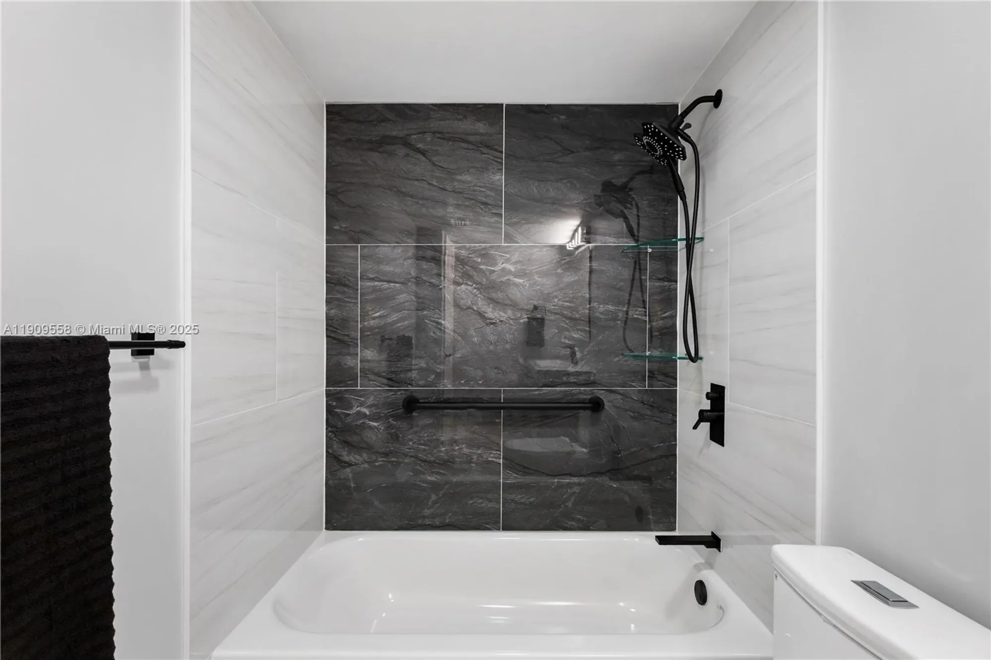 Property Slideshow image 28 of 38 | 7408 fairfax dr 108, Tamarac, FL, 33321