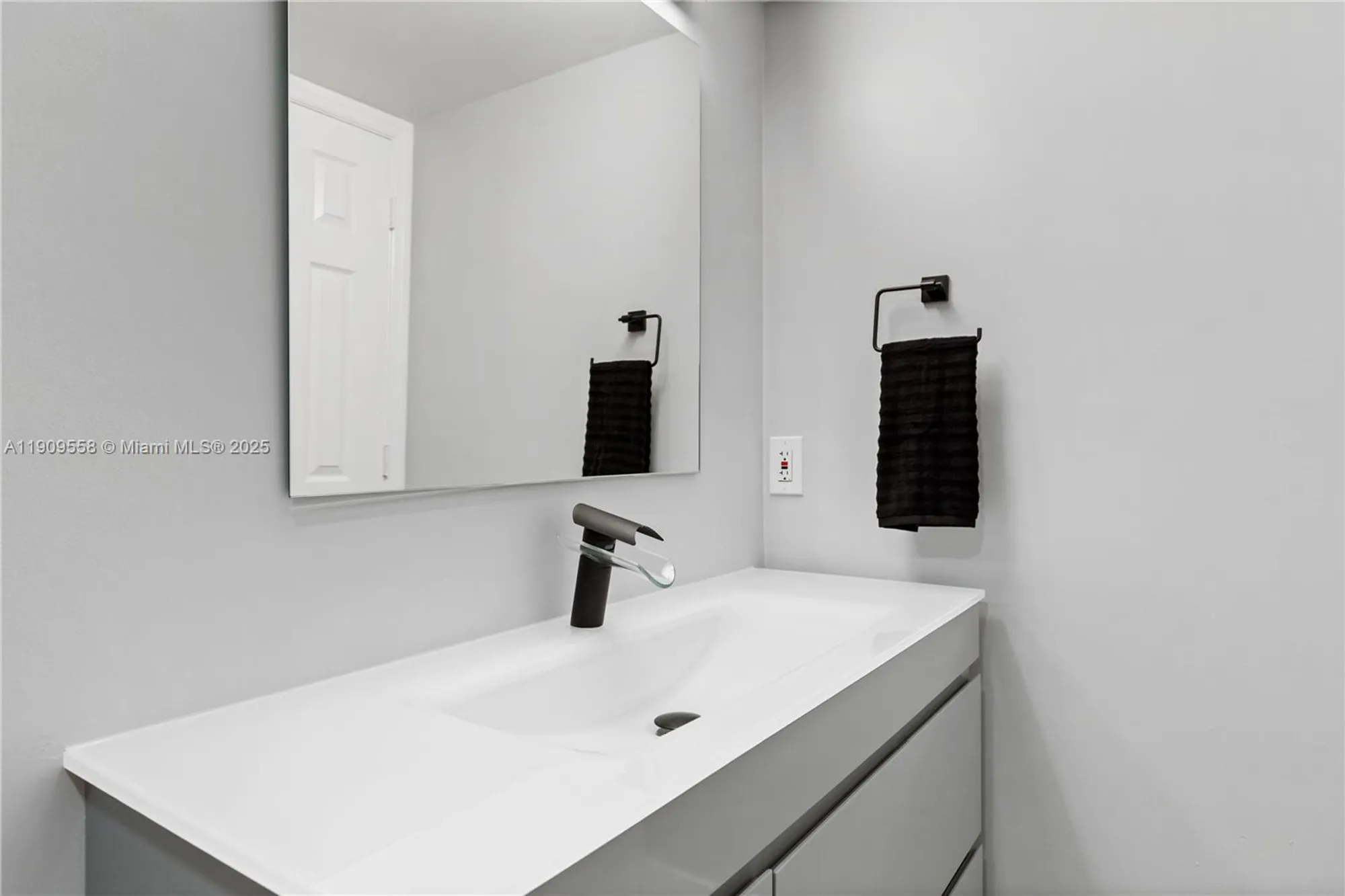 Property Slideshow image 29 of 38 | 7408 fairfax dr 108, Tamarac, FL, 33321