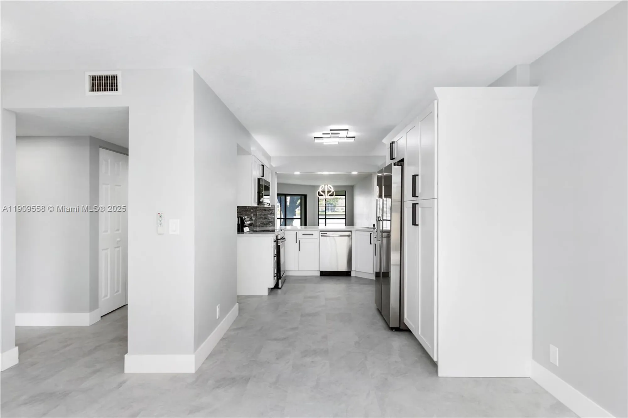 Property Slideshow image 2 of 38 | 7408 fairfax dr 108, Tamarac, FL, 33321