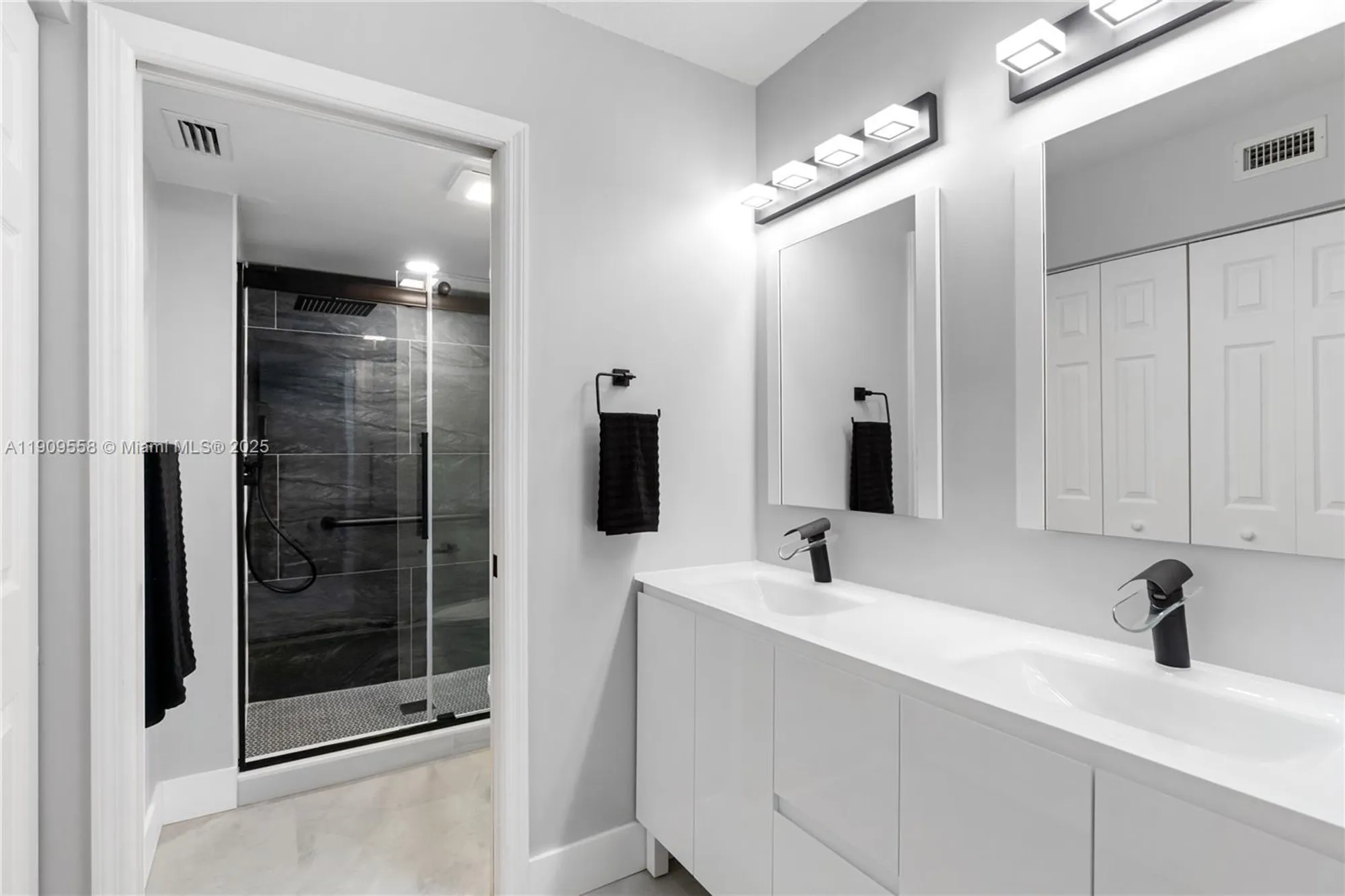 Property Slideshow image 20 of 38 | 7408 fairfax dr 108, Tamarac, FL, 33321