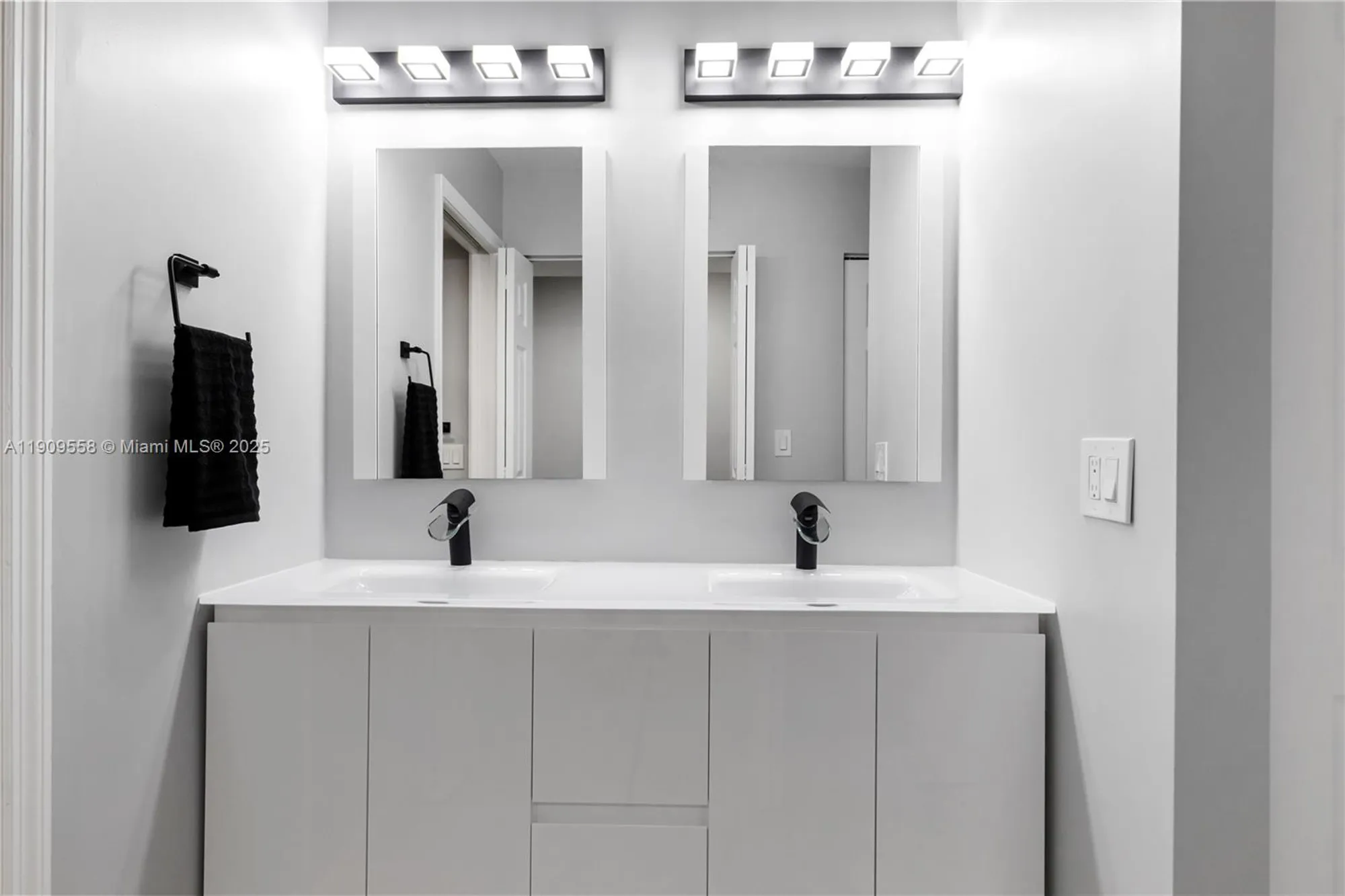 Property Slideshow image 21 of 38 | 7408 fairfax dr 108, Tamarac, FL, 33321