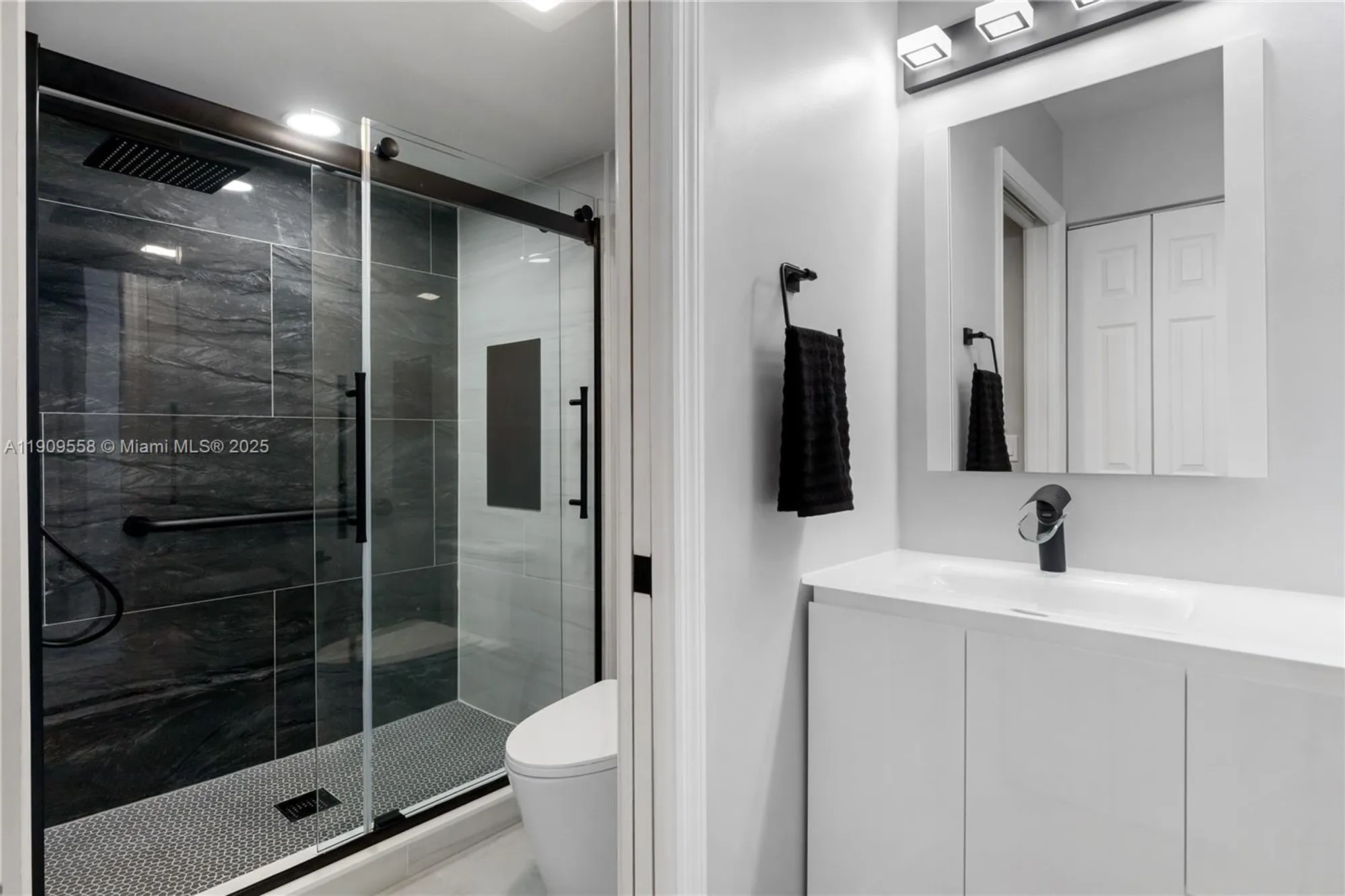 Property Slideshow image 22 of 38 | 7408 fairfax dr 108, Tamarac, FL, 33321