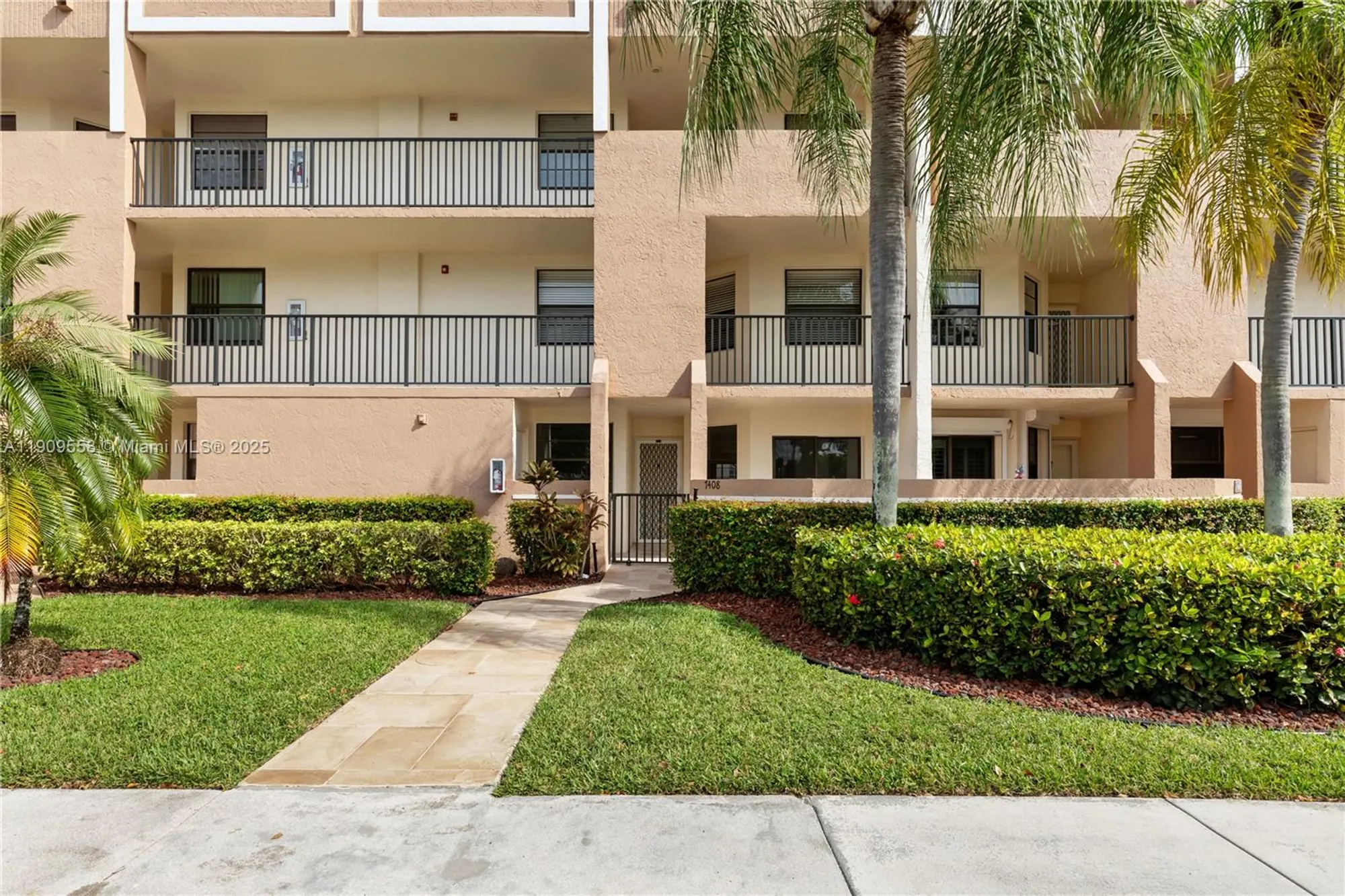 Property Slideshow image 36 of 38 | 7408 fairfax dr 108, Tamarac, FL, 33321