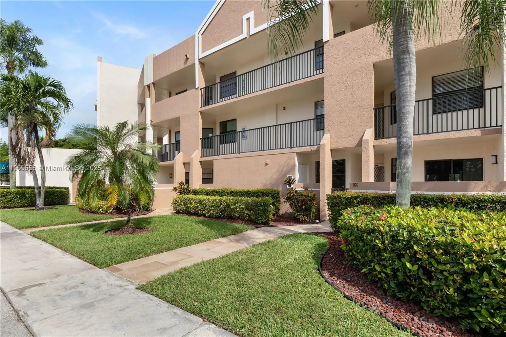 Property Slideshow image 37 of 38 | 7408 fairfax dr 108, Tamarac, FL, 33321