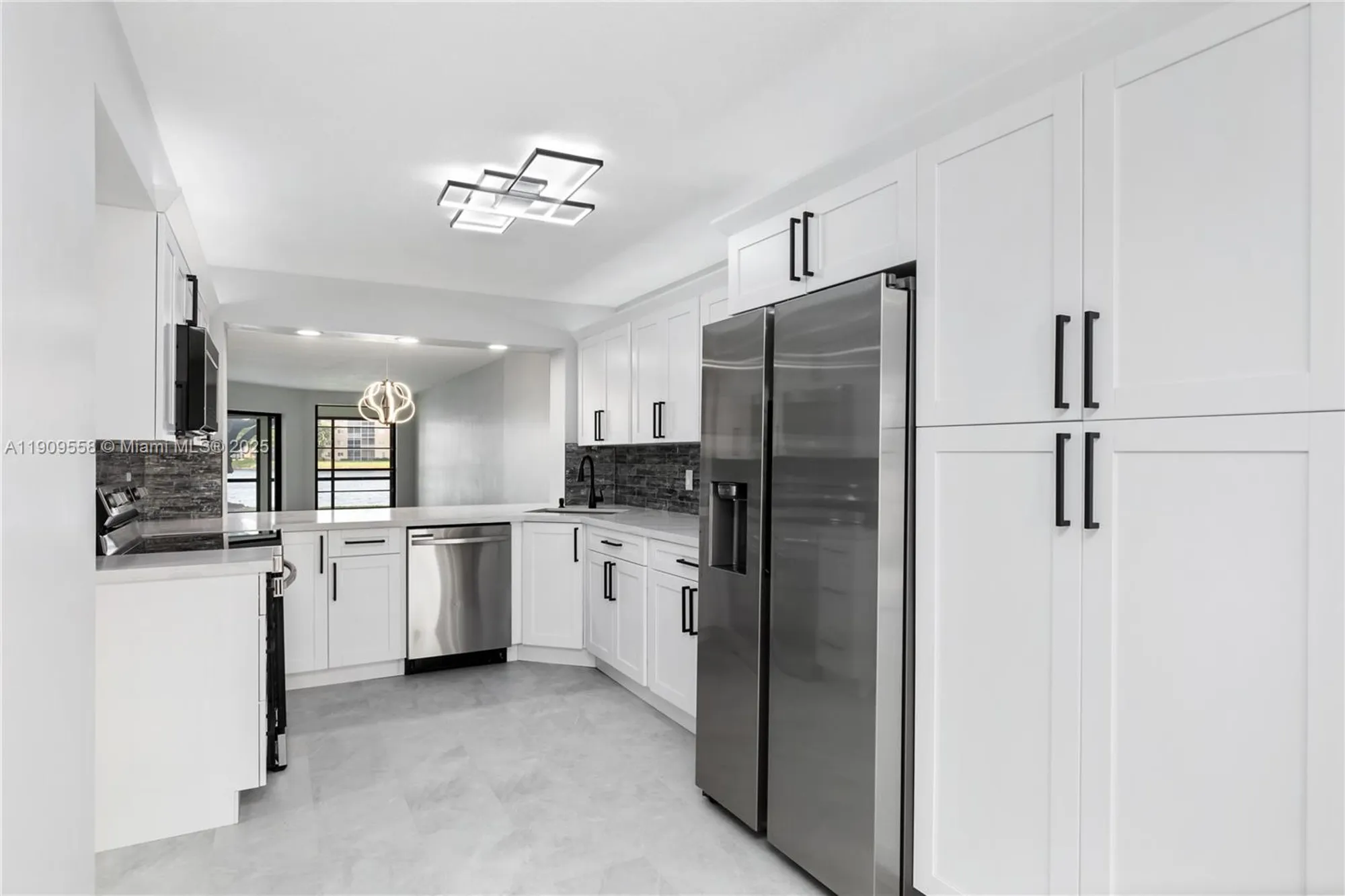 Property Slideshow image 3 of 38 | 7408 fairfax dr 108, Tamarac, FL, 33321