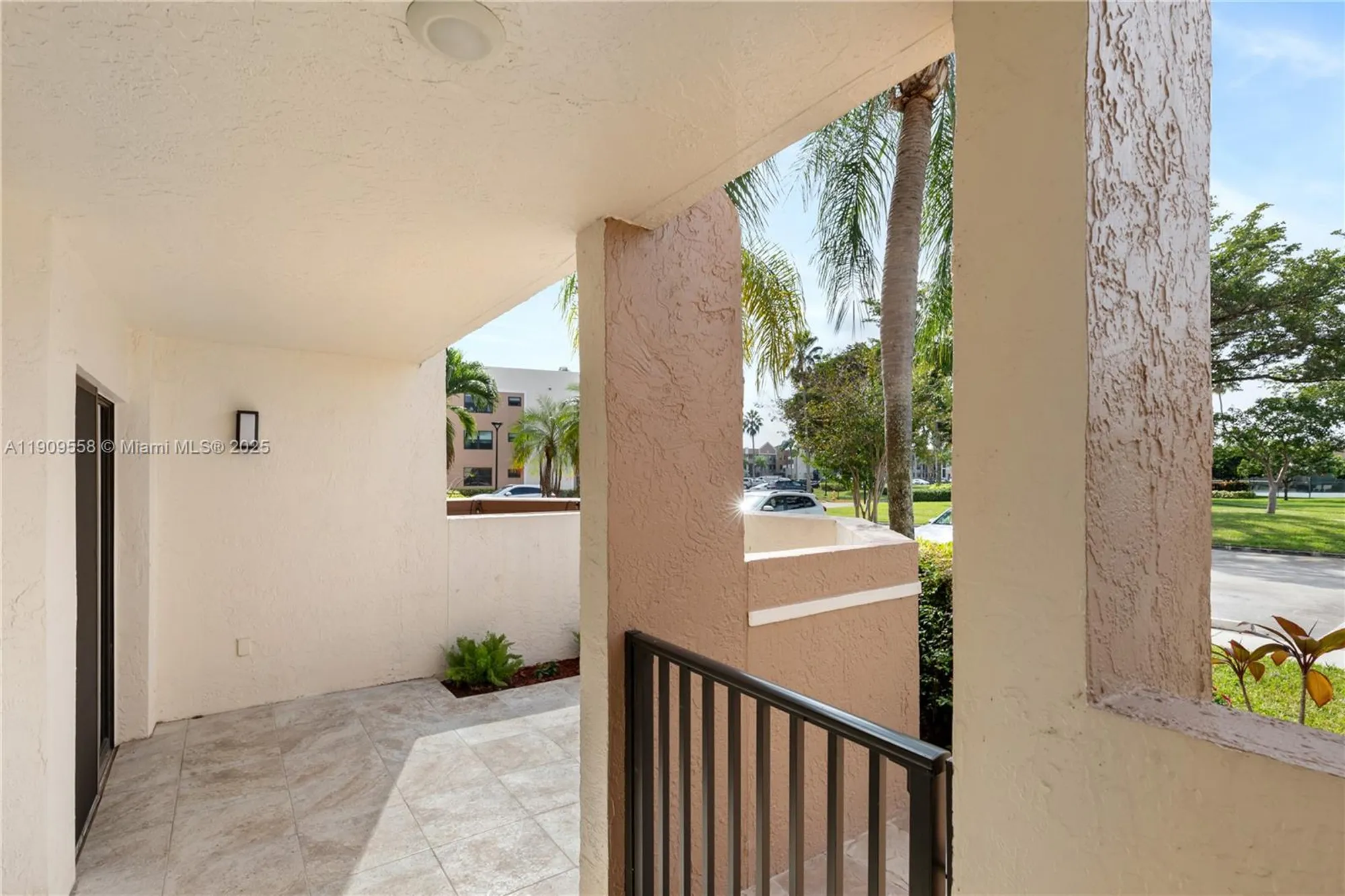 Property Slideshow image 32 of 38 | 7408 fairfax dr 108, Tamarac, FL, 33321
