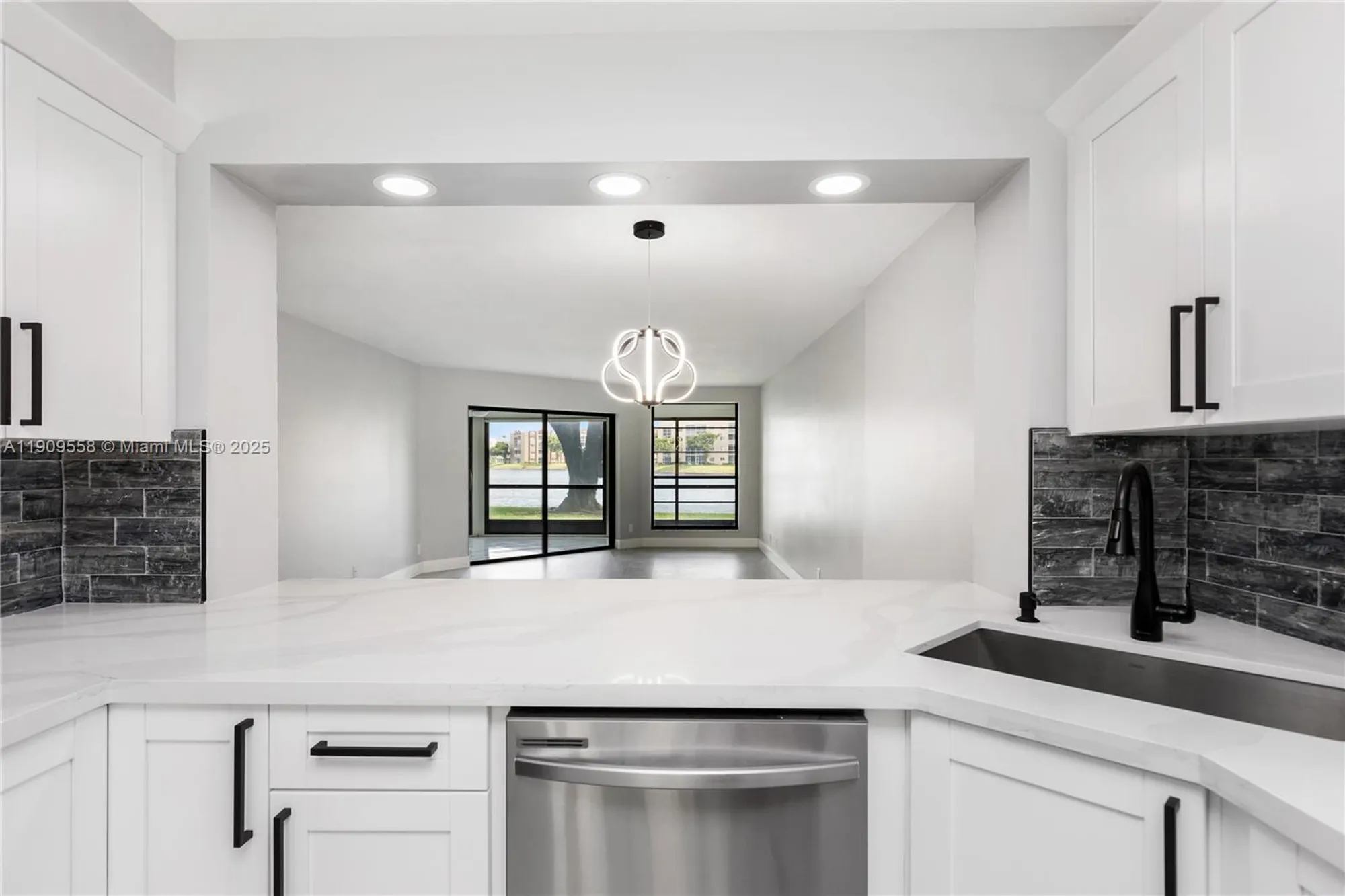 Property Slideshow image 4 of 38 | 7408 fairfax dr 108, Tamarac, FL, 33321