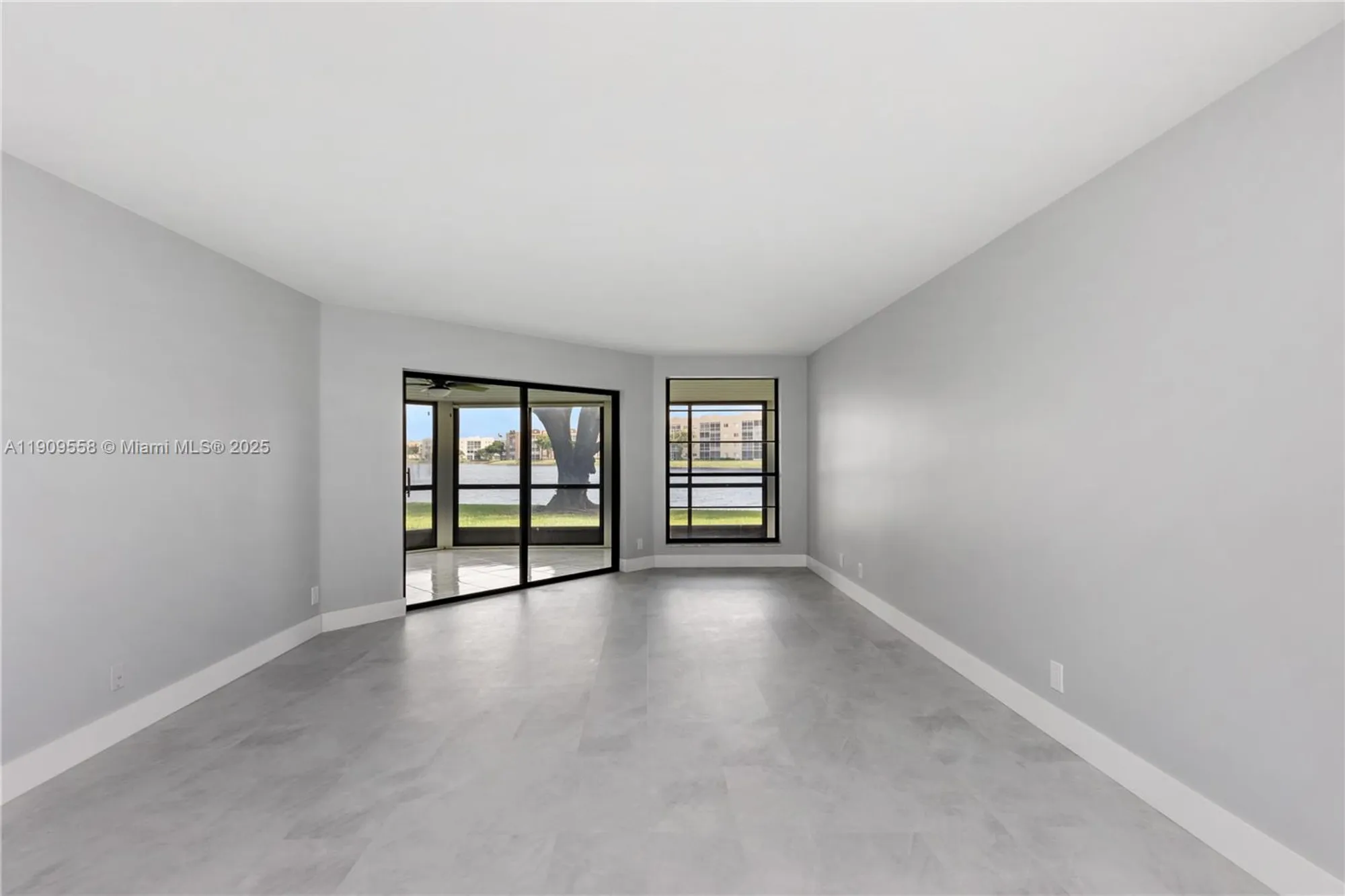 Property Slideshow image 5 of 38 | 7408 fairfax dr 108, Tamarac, FL, 33321