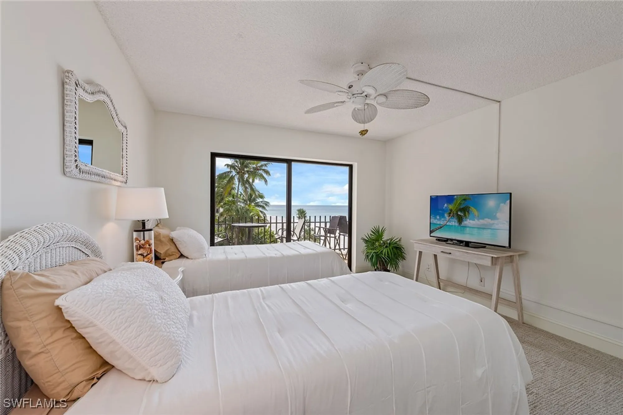Property Slideshow image 16 of 31 | 3399 gulf shore blvd 309, Naples, FL, 34103