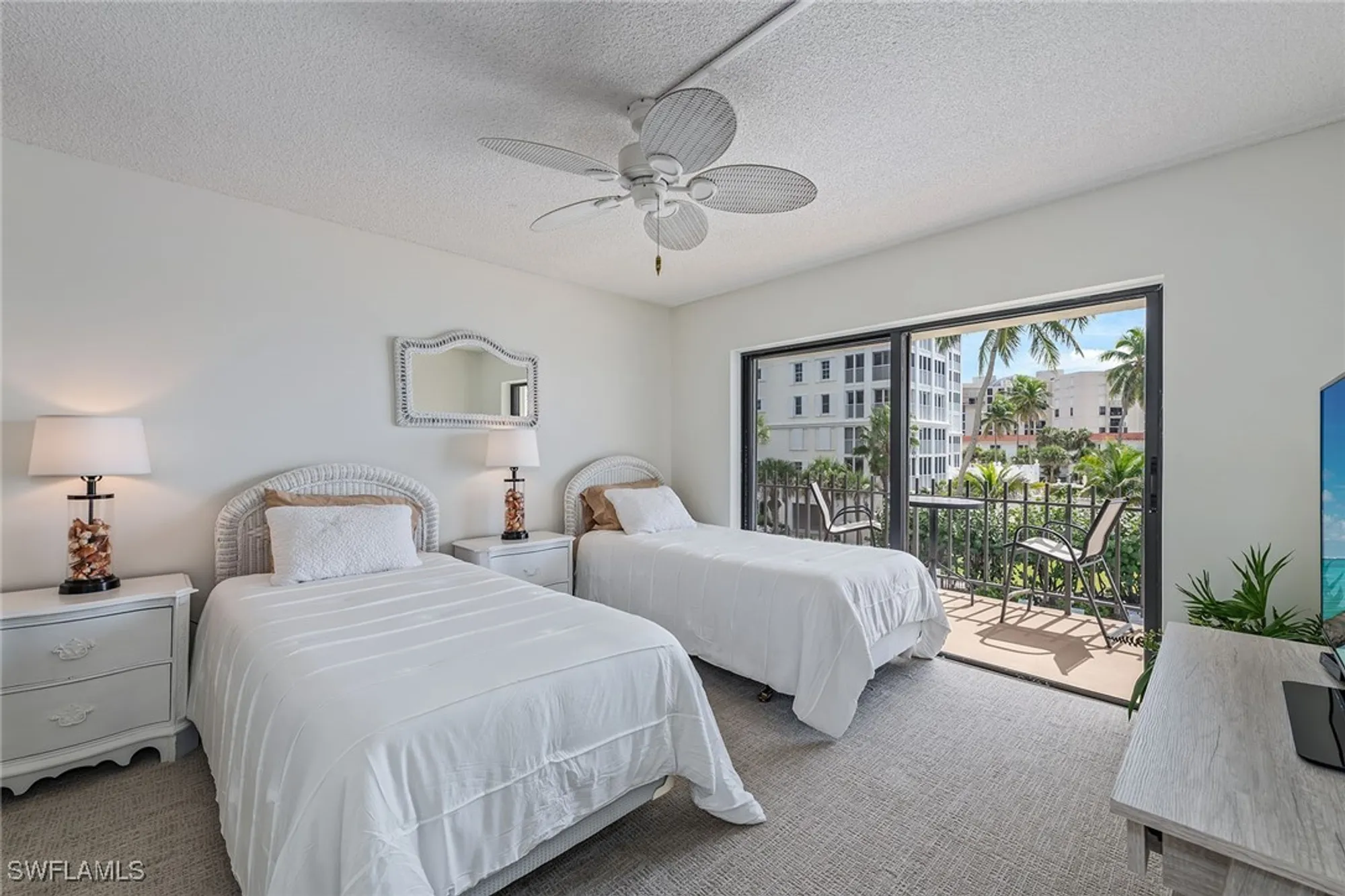 Property Slideshow image 17 of 31 | 3399 gulf shore blvd 309, Naples, FL, 34103