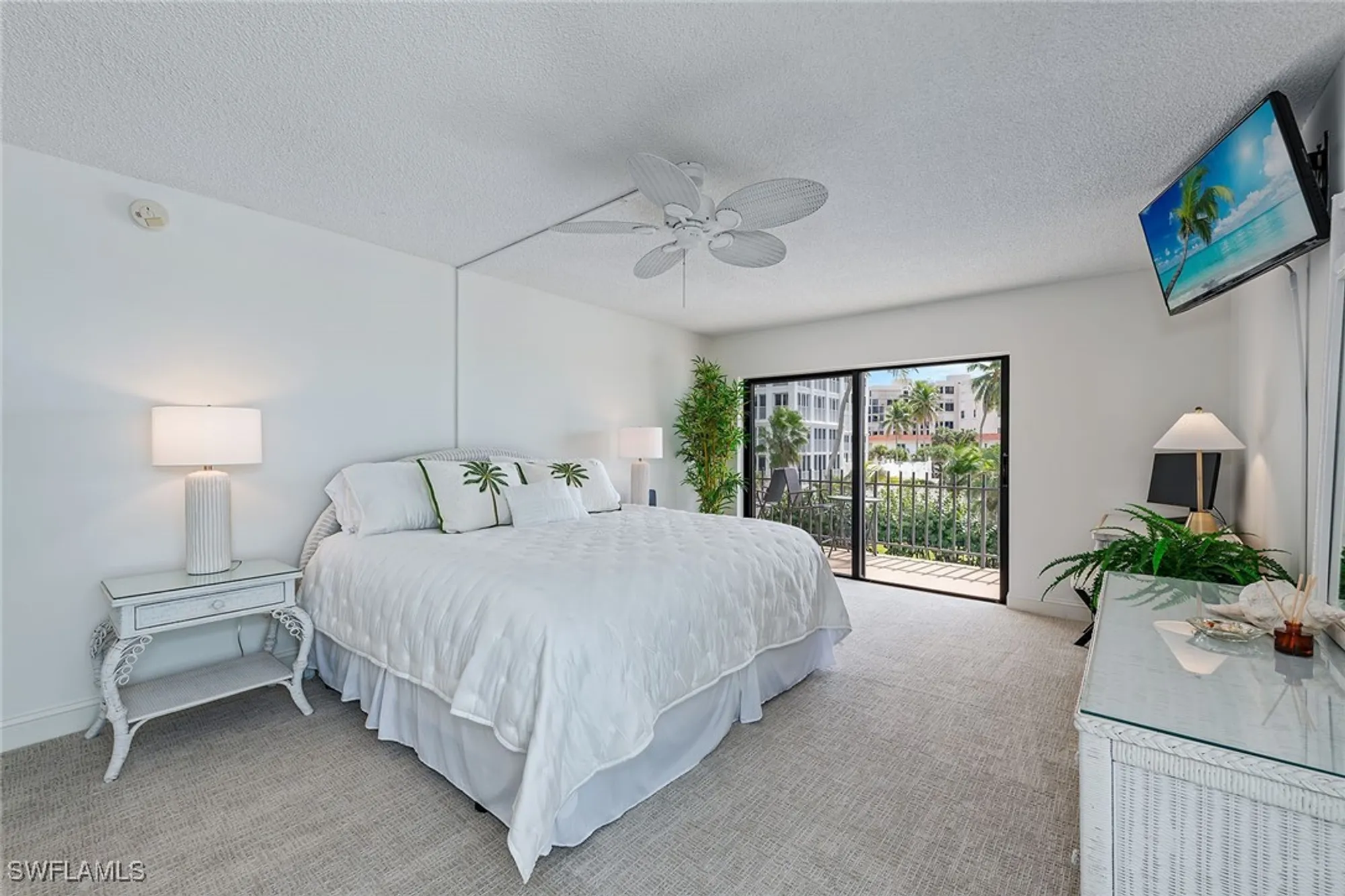 Property Slideshow image 13 of 31 | 3399 gulf shore blvd 309, Naples, FL, 34103