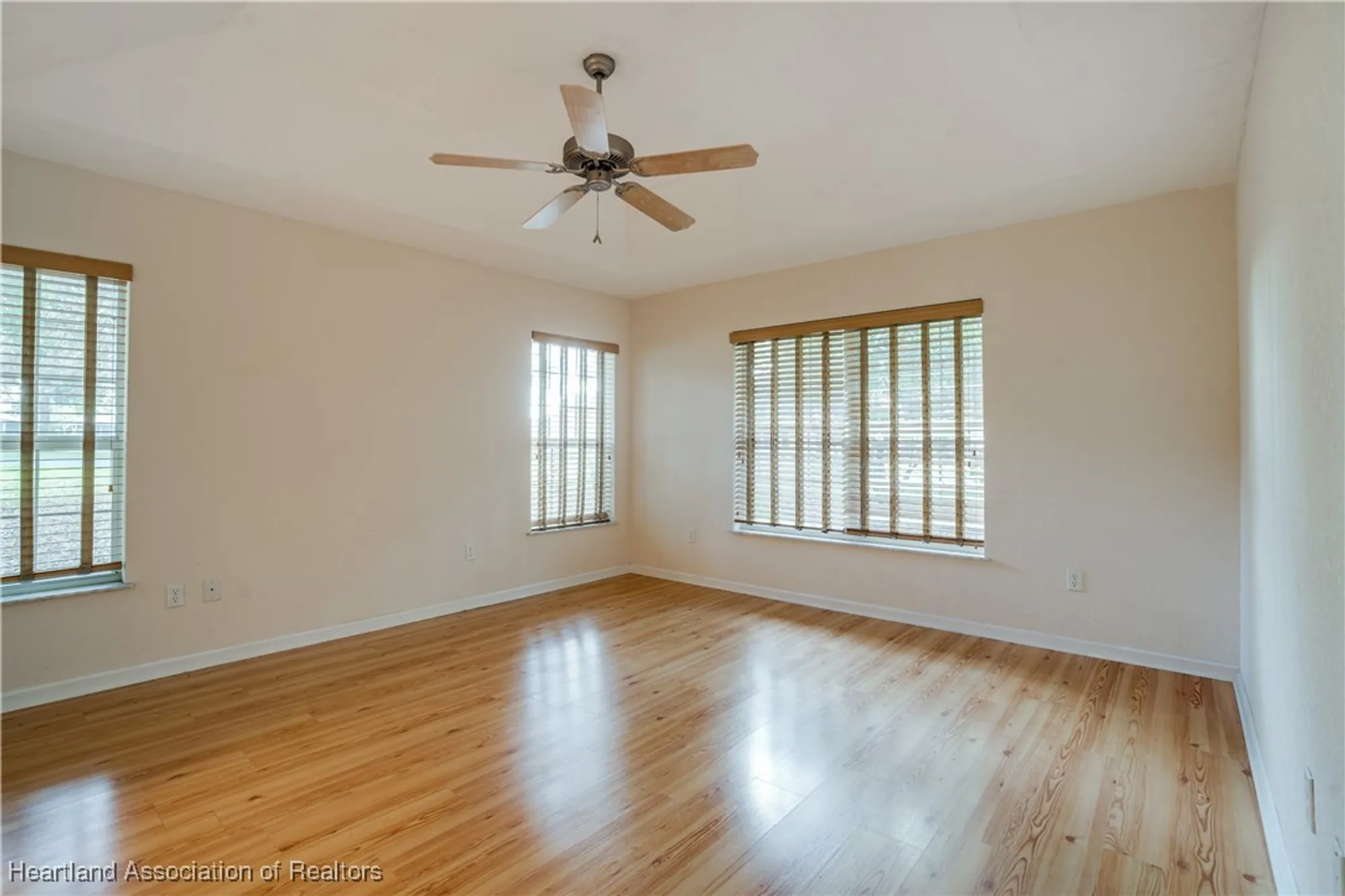 Property Slideshow image 14 of 22 | 3002 oakhill dr, Avon Park, FL, 33825