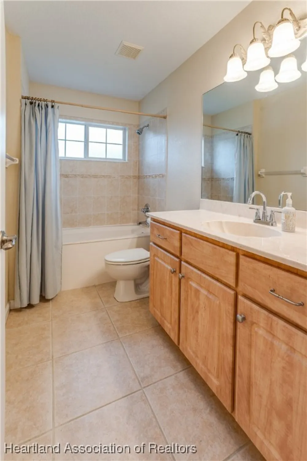 Property Slideshow image 16 of 22 | 3002 oakhill dr, Avon Park, FL, 33825