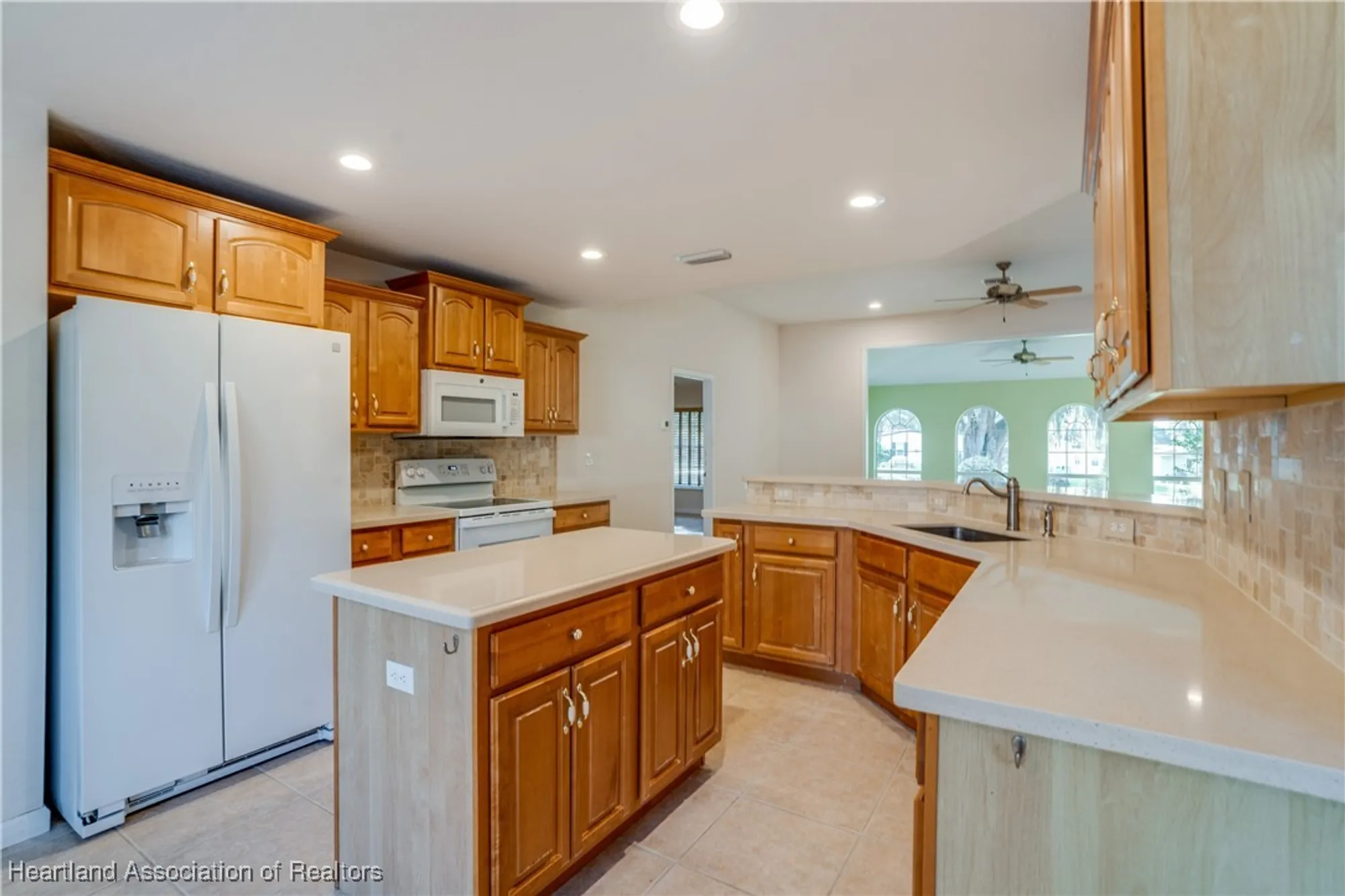 Property Slideshow image 2 of 22 | 3002 oakhill dr, Avon Park, FL, 33825