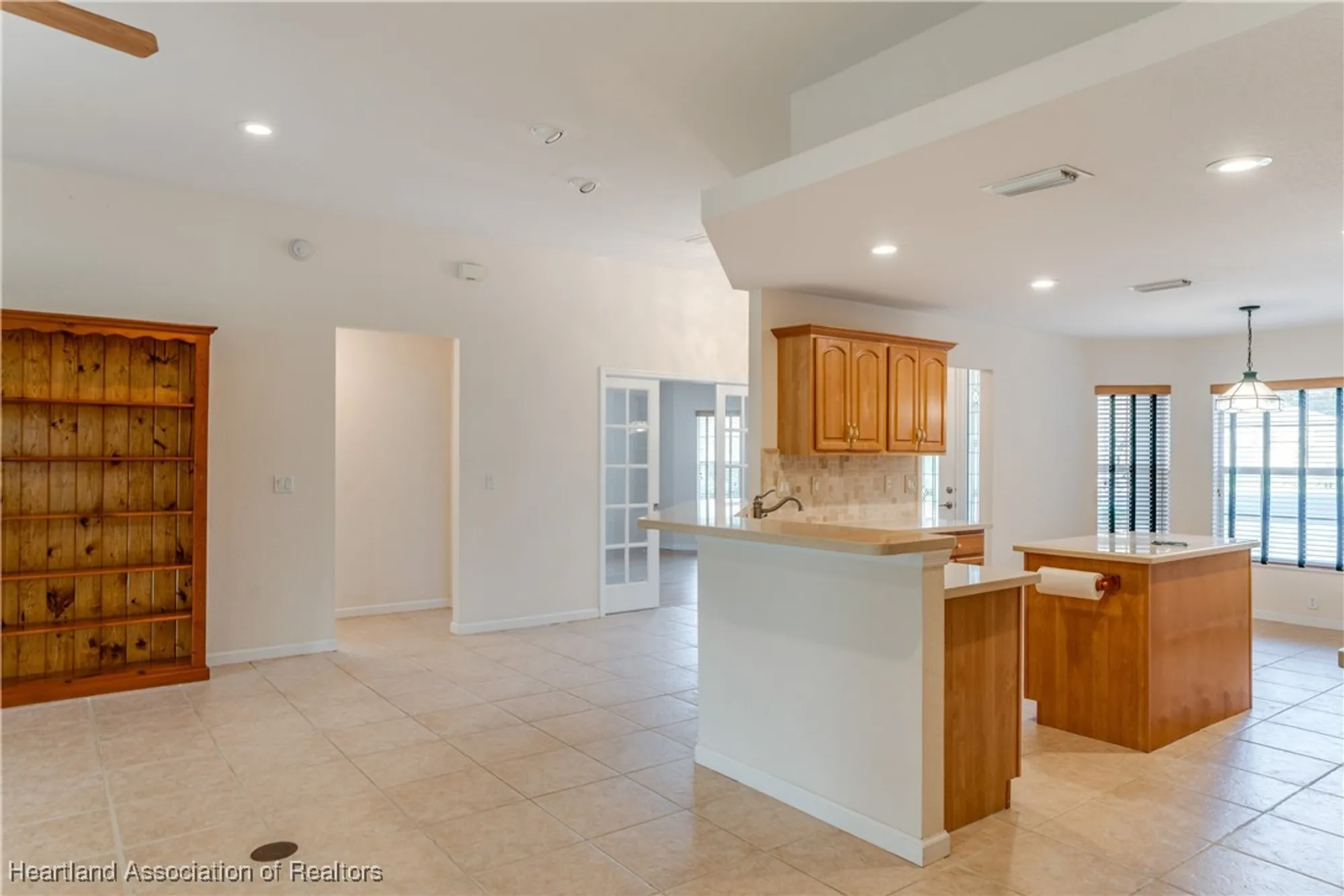 Property Slideshow image 4 of 22 | 3002 oakhill dr, Avon Park, FL, 33825