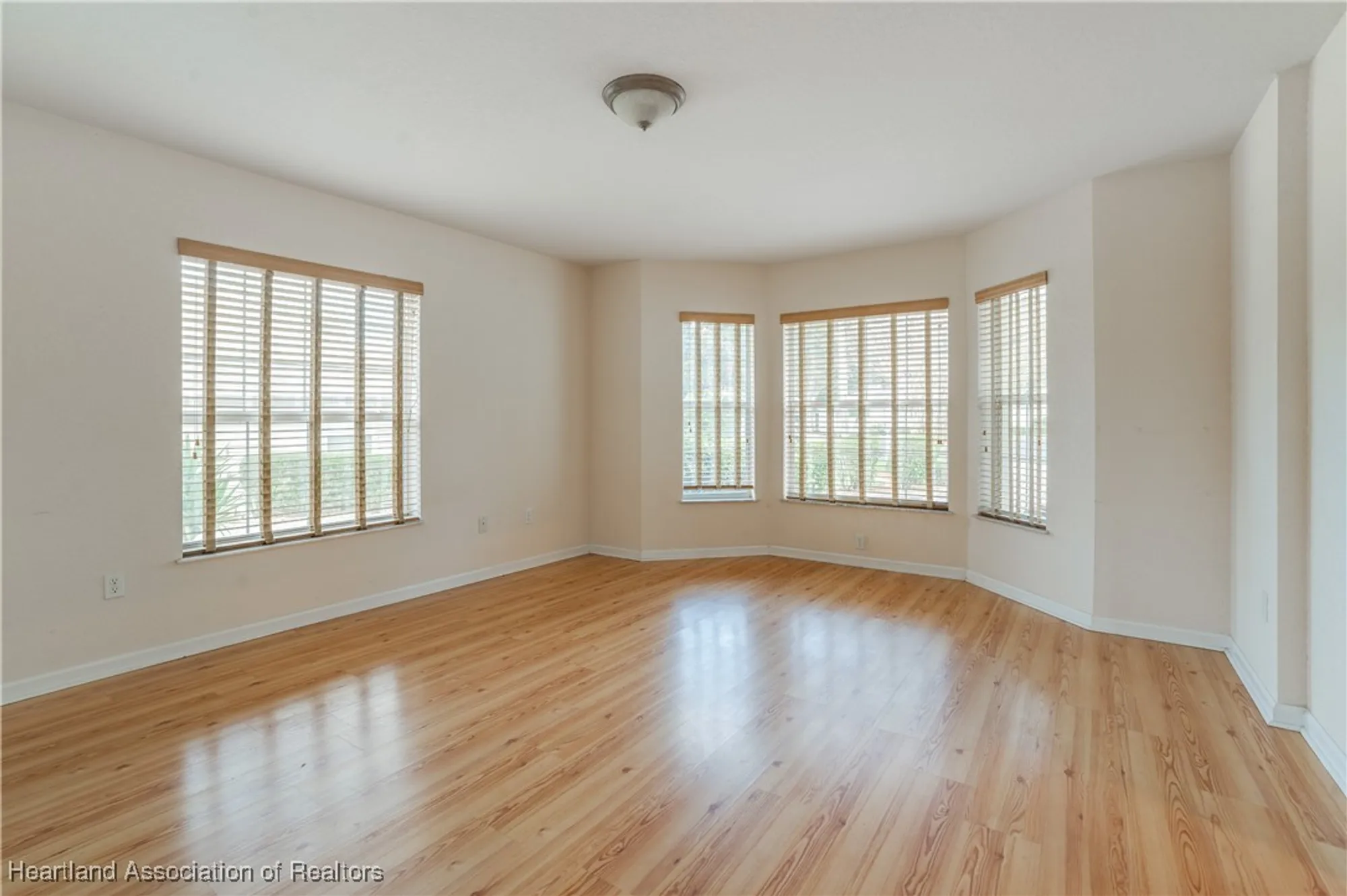 Property Slideshow image 8 of 22 | 3002 oakhill dr, Avon Park, FL, 33825