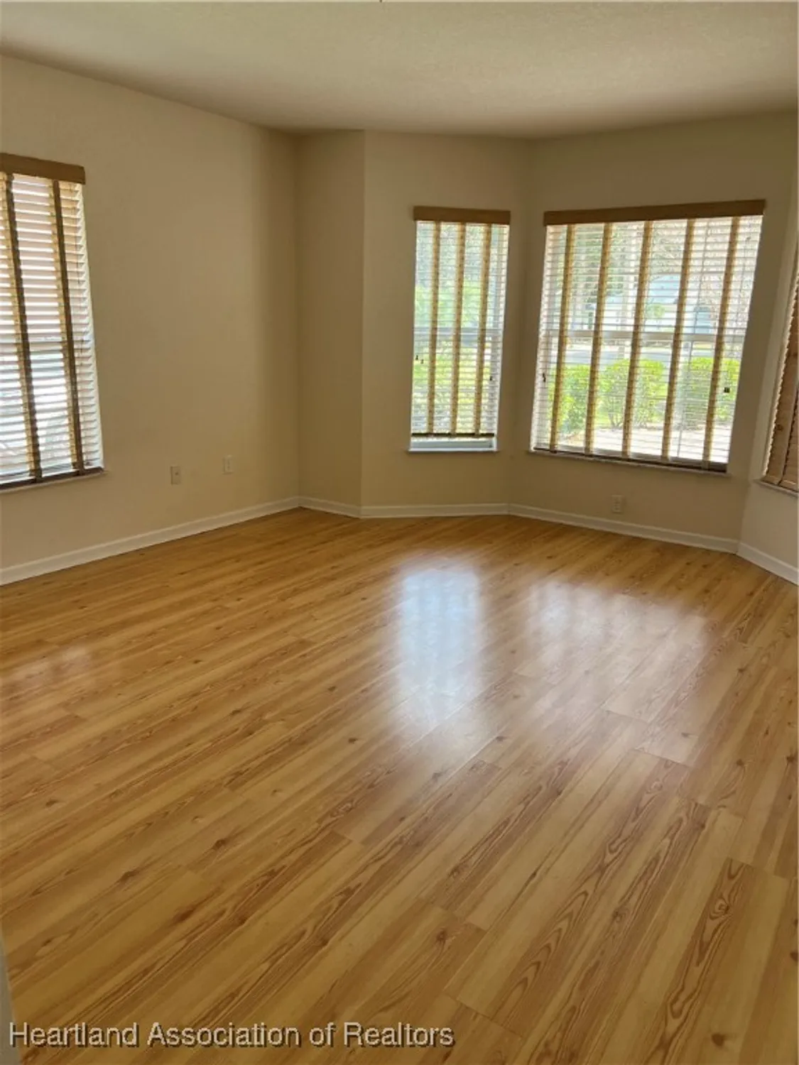 Property Slideshow image 9 of 22 | 3002 oakhill dr, Avon Park, FL, 33825