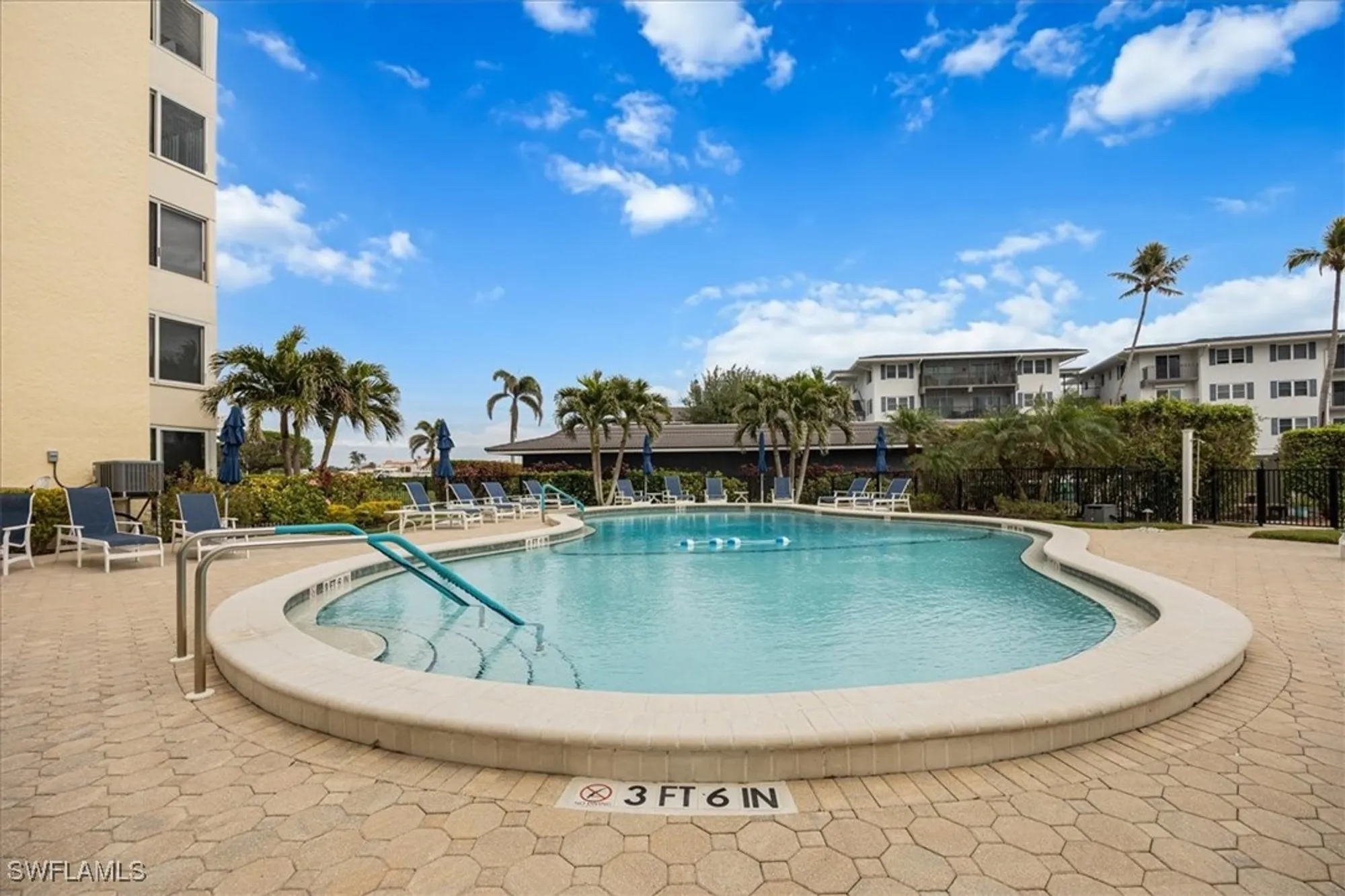 Property Slideshow image 14 of 24 | 3410 gulf shore blvd 302, Naples, FL, 34103
