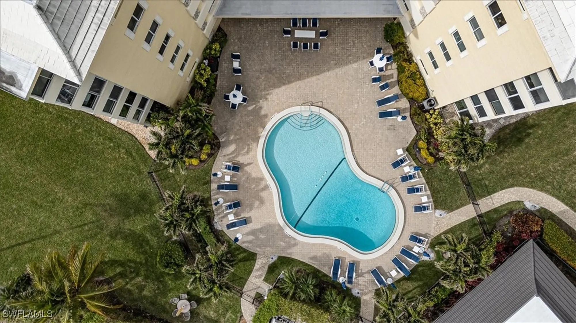 Property Slideshow image 15 of 24 | 3410 gulf shore blvd 302, Naples, FL, 34103