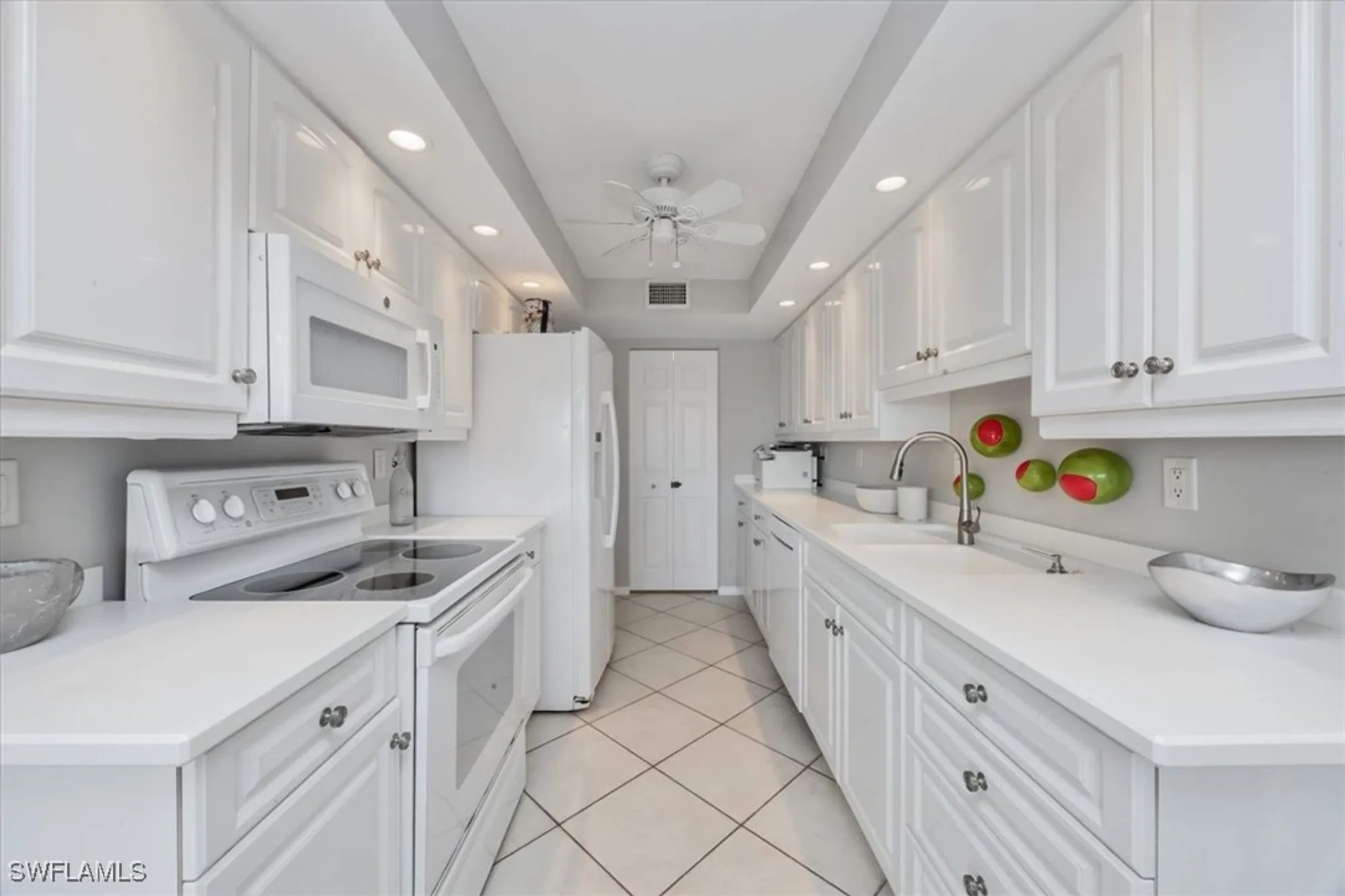 Property Slideshow image 7 of 24 | 3410 gulf shore blvd 302, Naples, FL, 34103