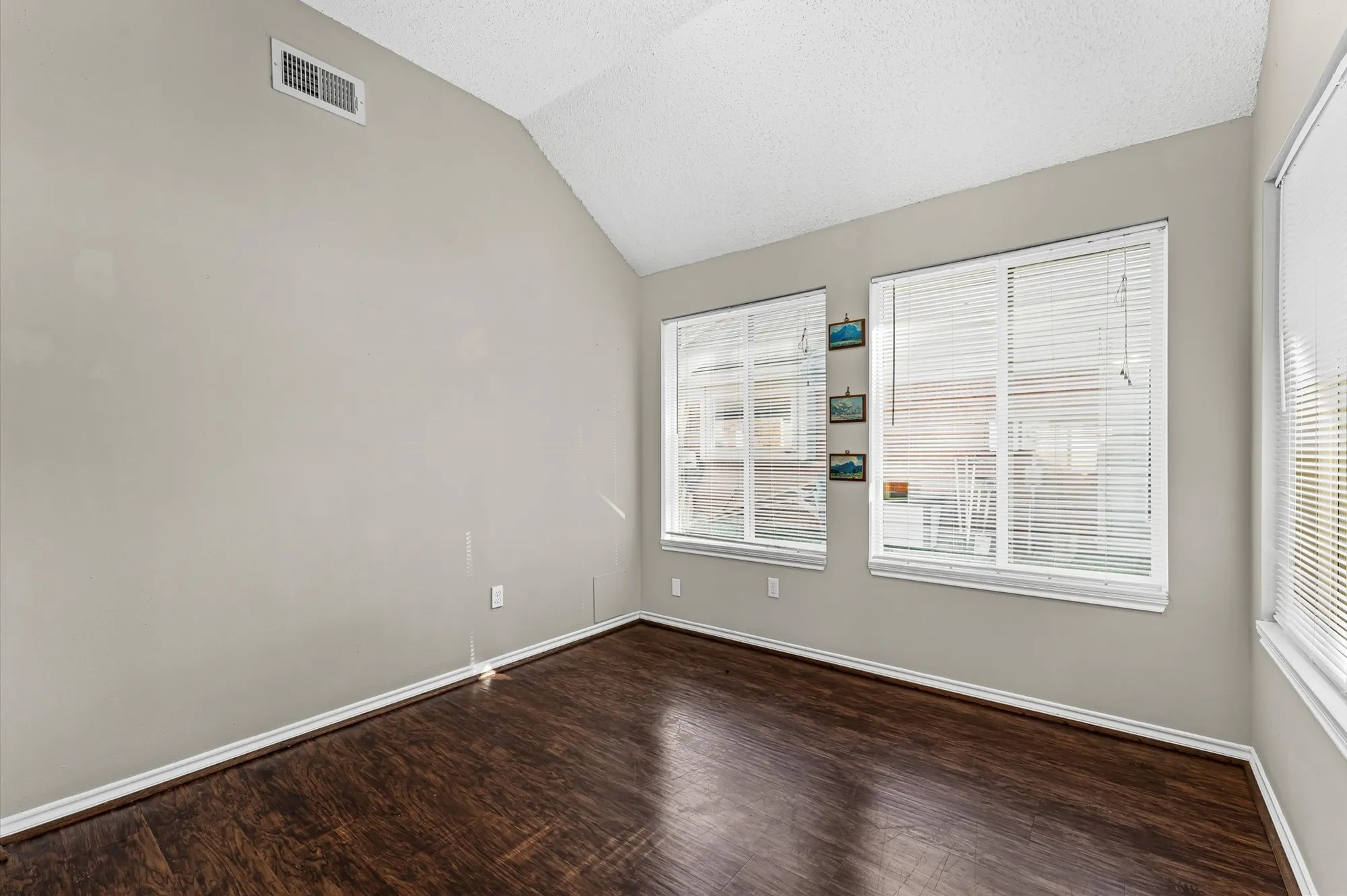 Property Slideshow image 14 of 33 | 818 maple branch ln, Pearland, TX, 77584