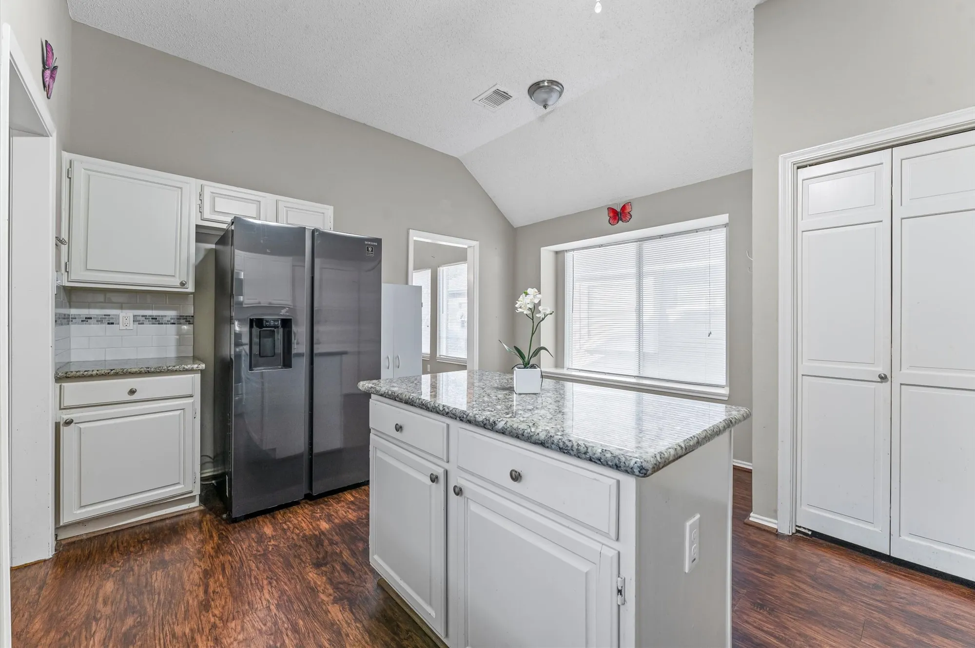 Property Slideshow image 16 of 33 | 818 maple branch ln, Pearland, TX, 77584