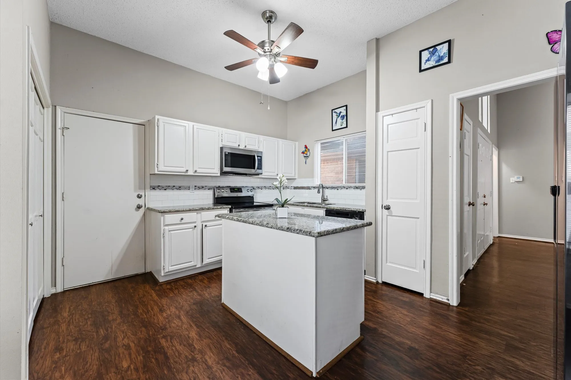 Property Slideshow image 18 of 33 | 818 maple branch ln, Pearland, TX, 77584