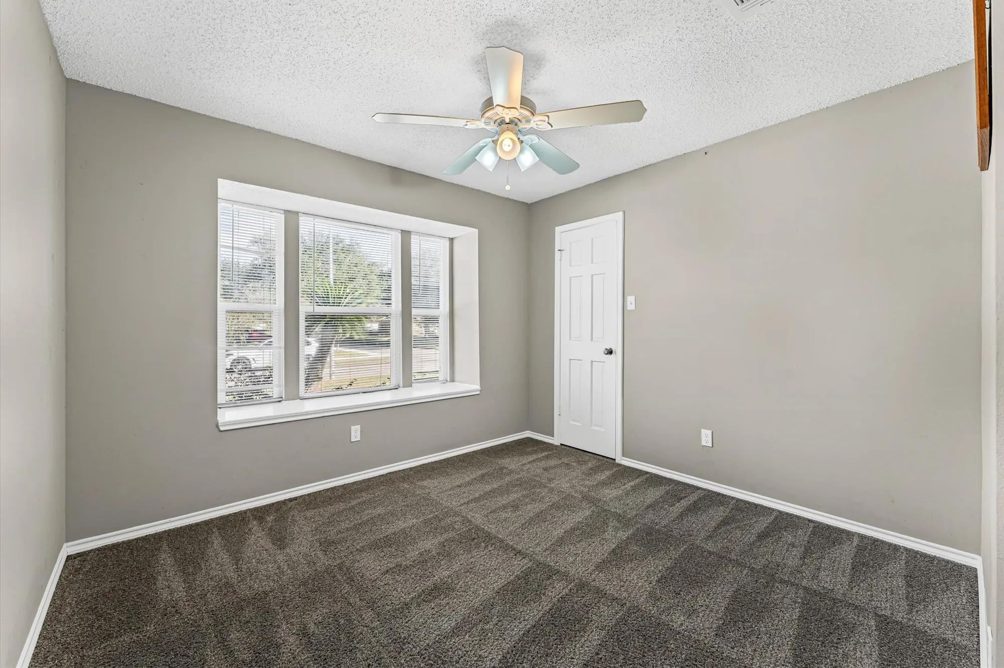 Property Slideshow image 19 of 33 | 818 maple branch ln, Pearland, TX, 77584