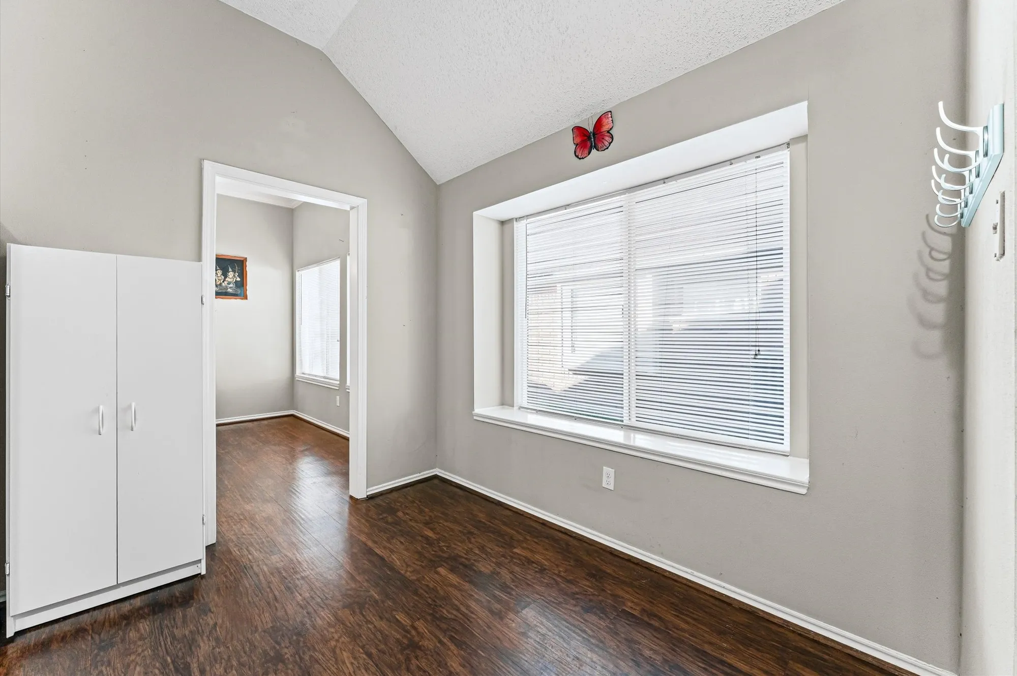 Property Slideshow image 12 of 33 | 818 maple branch ln, Pearland, TX, 77584