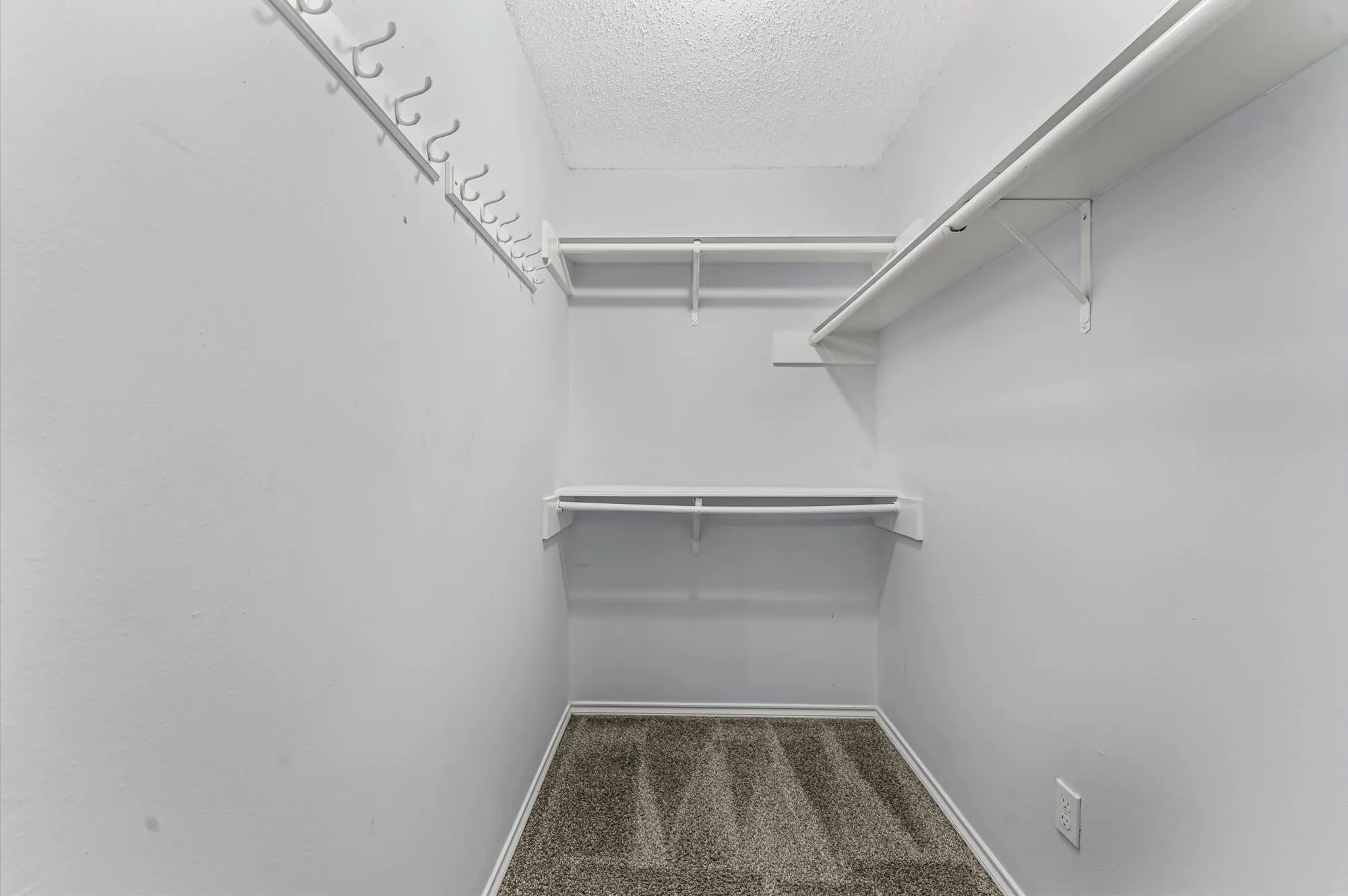 Property Slideshow image 22 of 33 | 818 maple branch ln, Pearland, TX, 77584