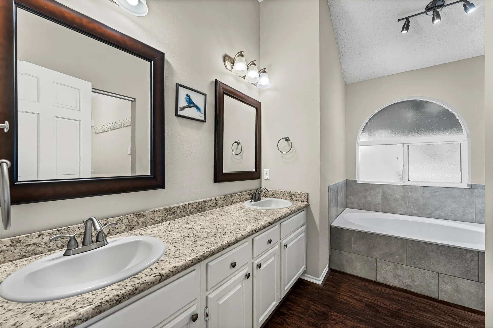 Property Slideshow image 23 of 33 | 818 maple branch ln, Pearland, TX, 77584