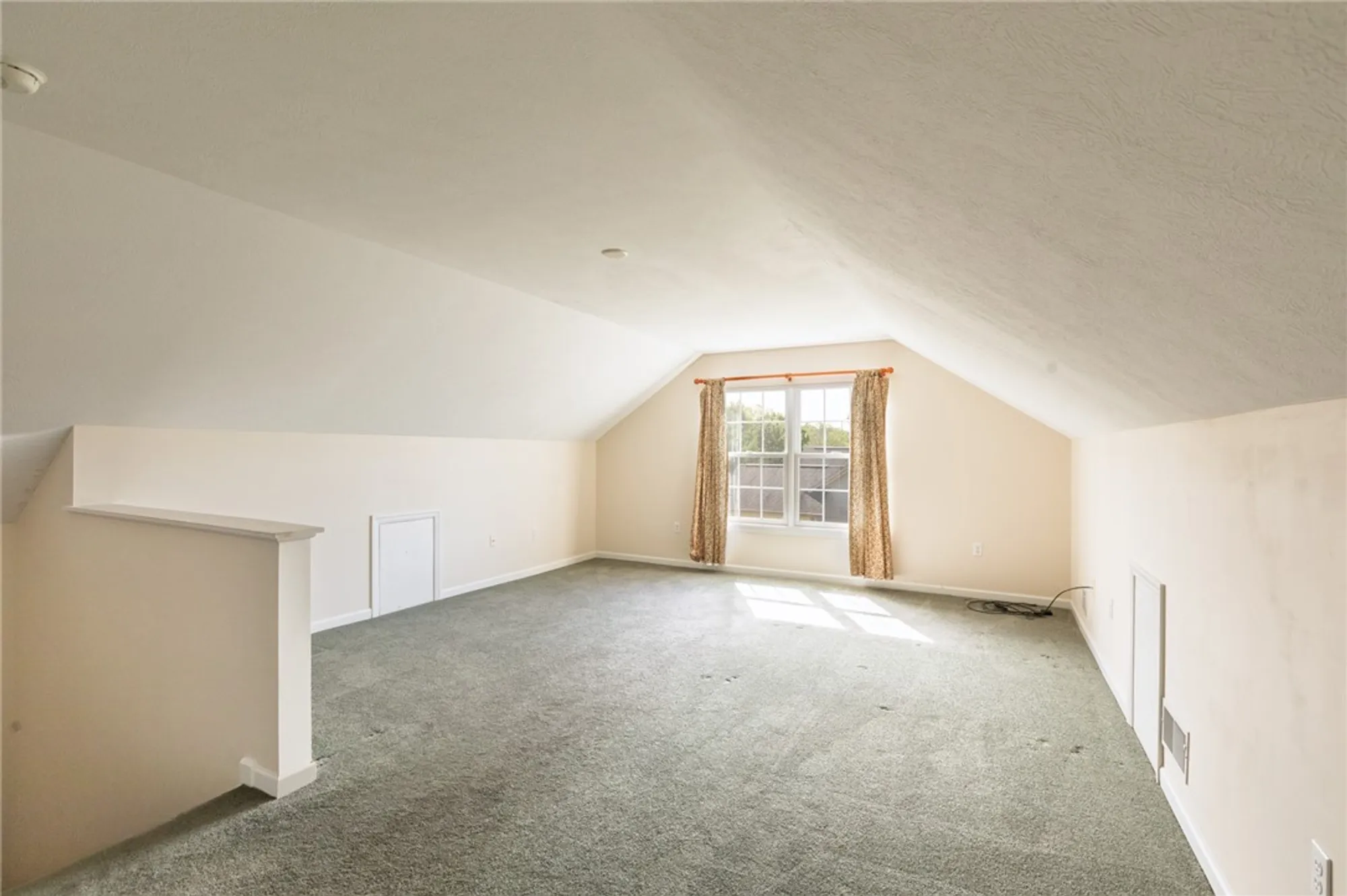 Property Slideshow image 17 of 29 | 1153 cobblestone ln, Valencia, PA, 16059