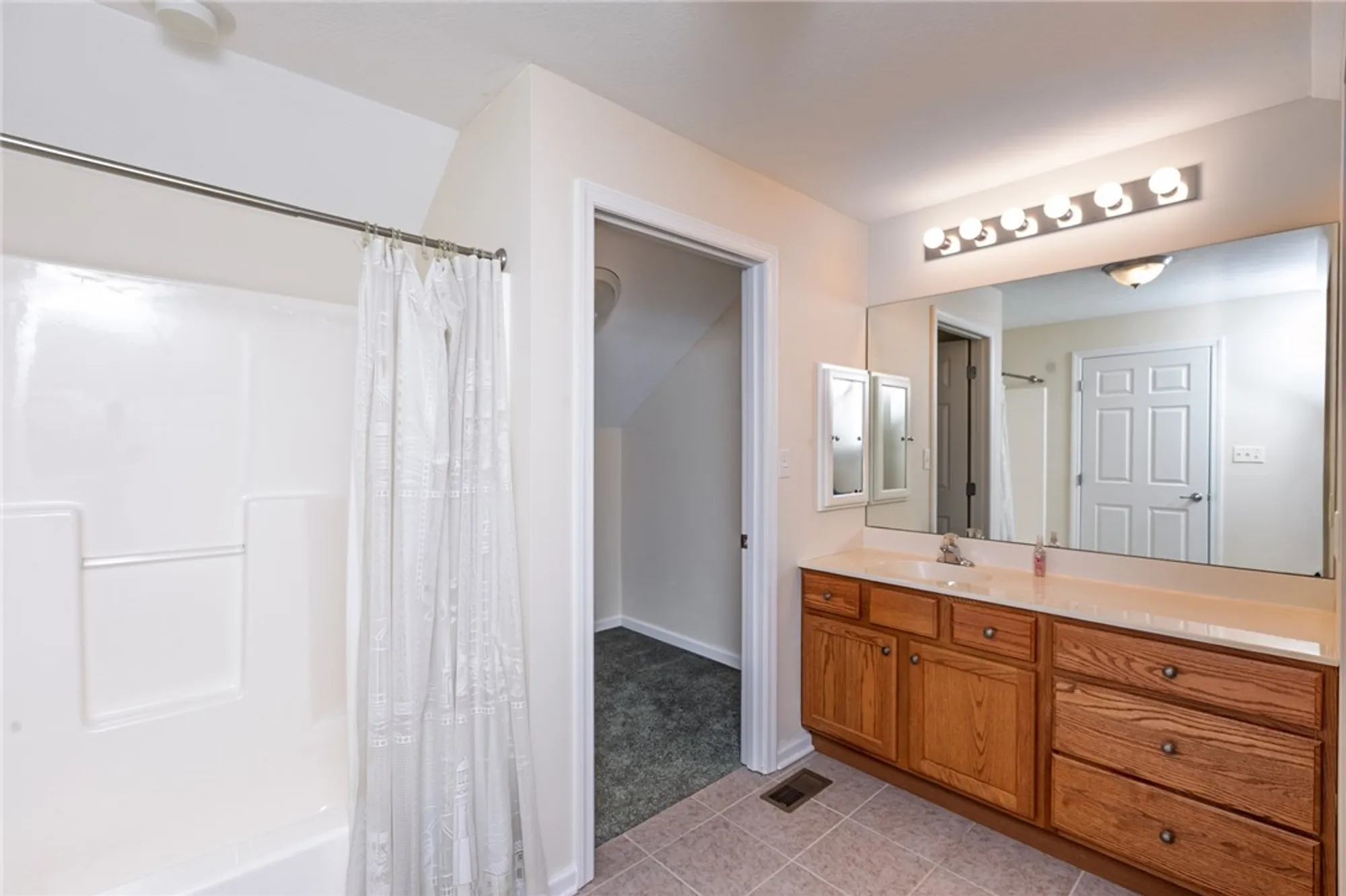 Property Slideshow image 18 of 29 | 1153 cobblestone ln, Valencia, PA, 16059