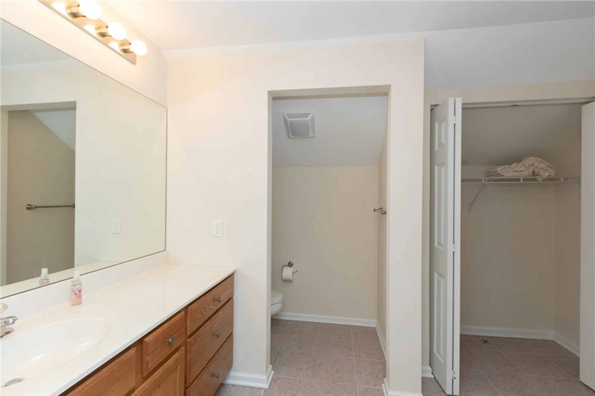 Property Slideshow image 19 of 29 | 1153 cobblestone ln, Valencia, PA, 16059