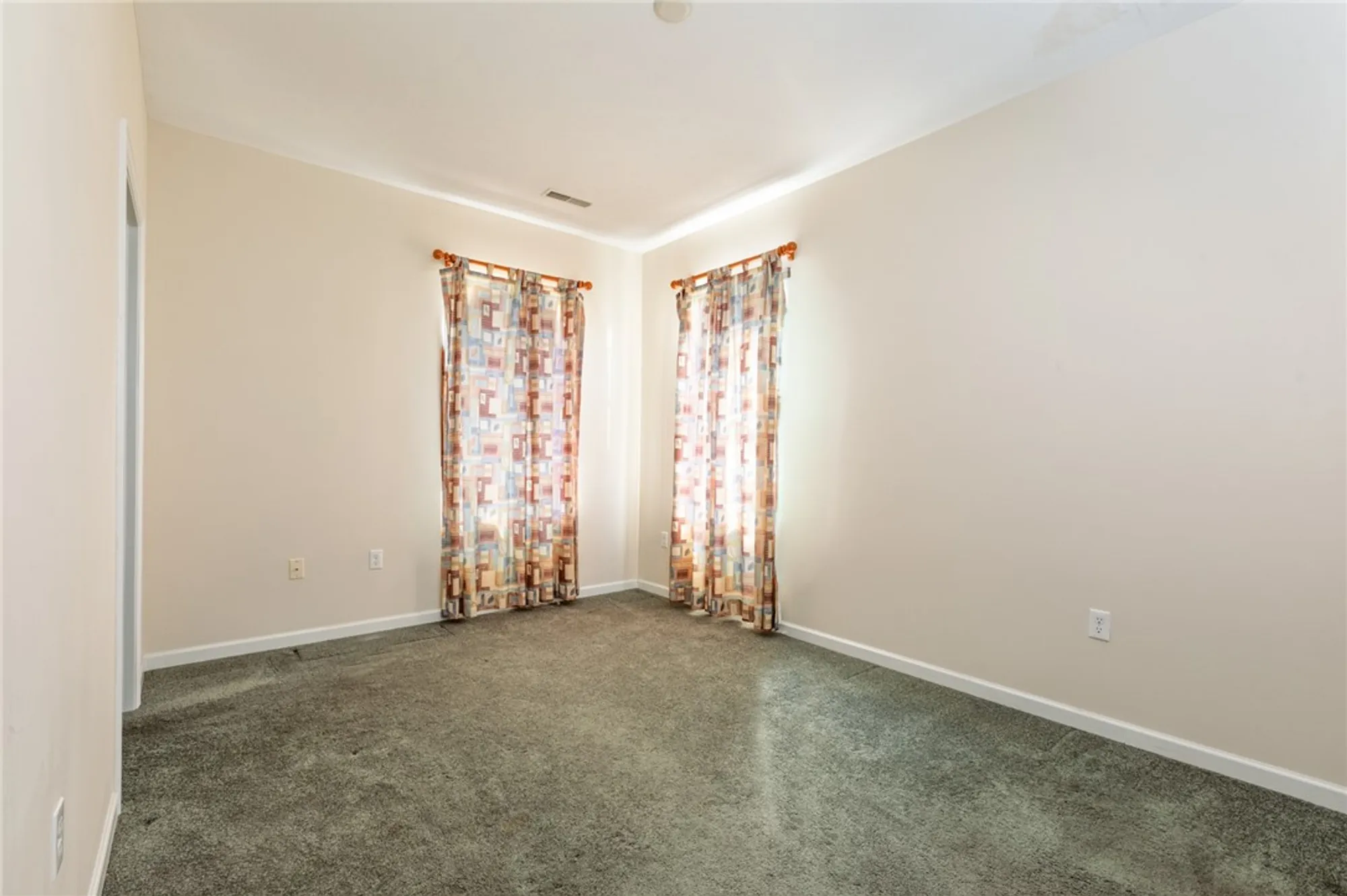 Property Slideshow image 13 of 29 | 1153 cobblestone ln, Valencia, PA, 16059