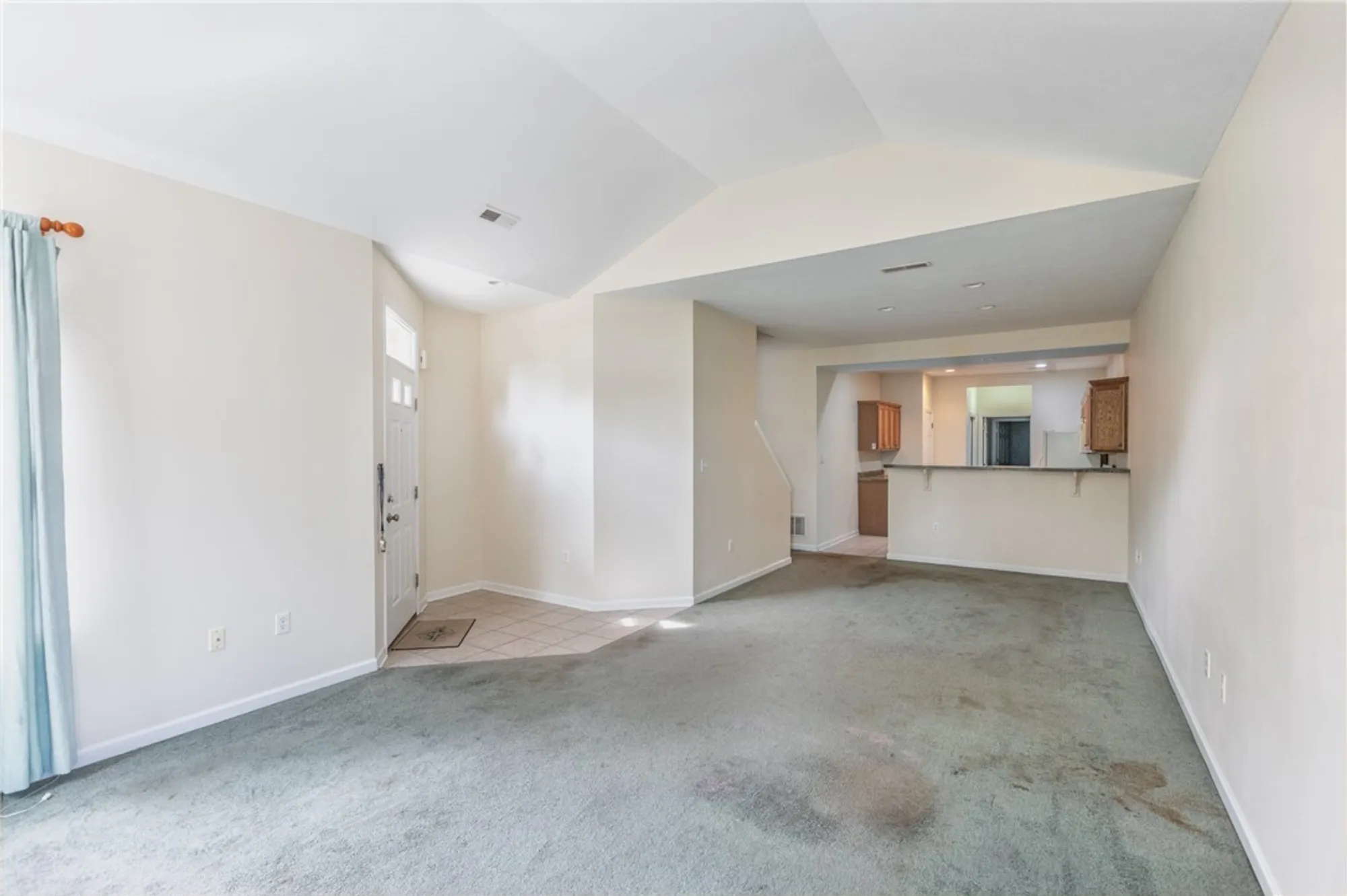 Property Slideshow image 8 of 29 | 1153 cobblestone ln, Valencia, PA, 16059