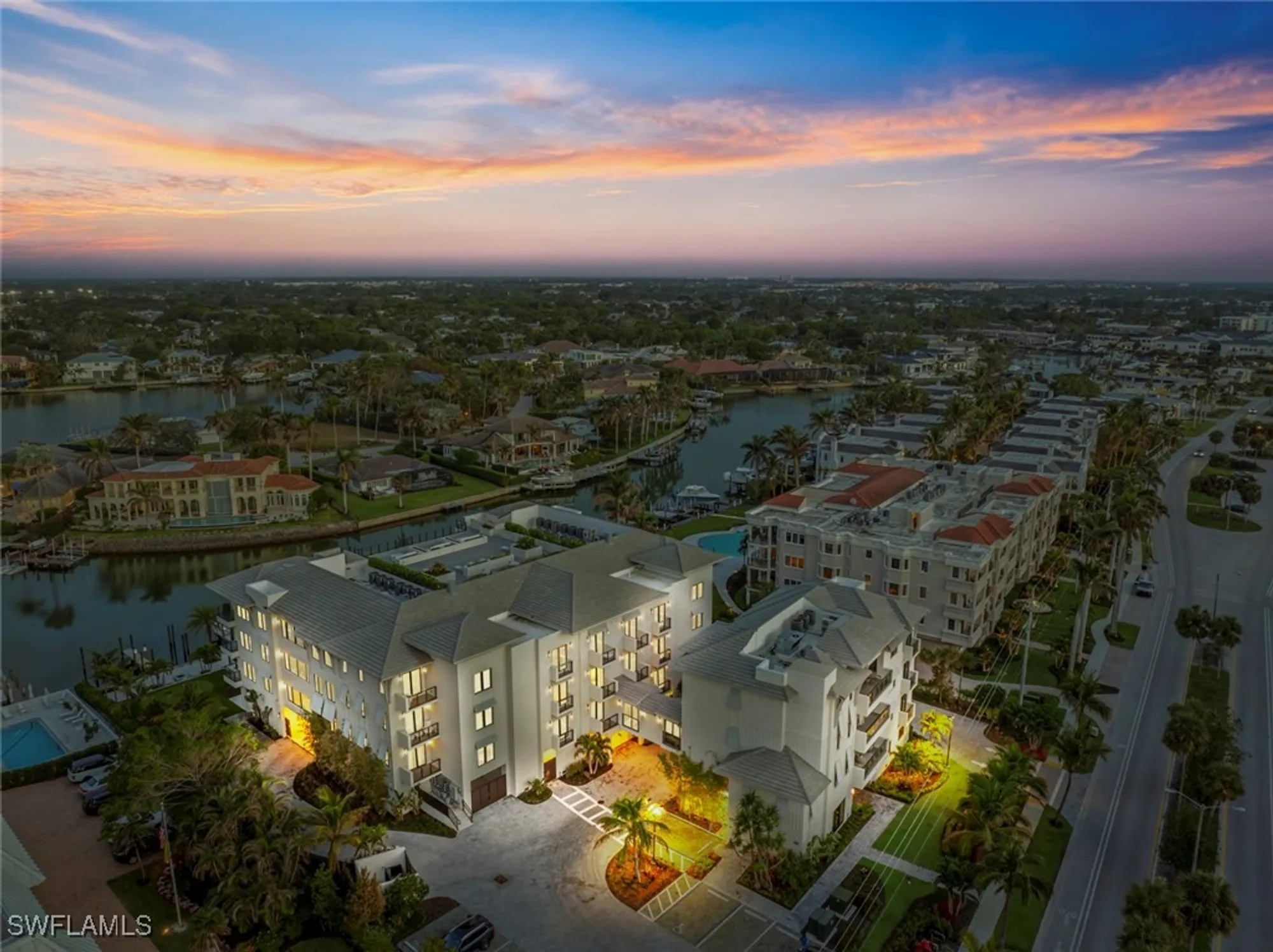 Property Slideshow image 4 of 40 | 1820 gulf shore blvd n # 302-303, Naples, FL, 34102