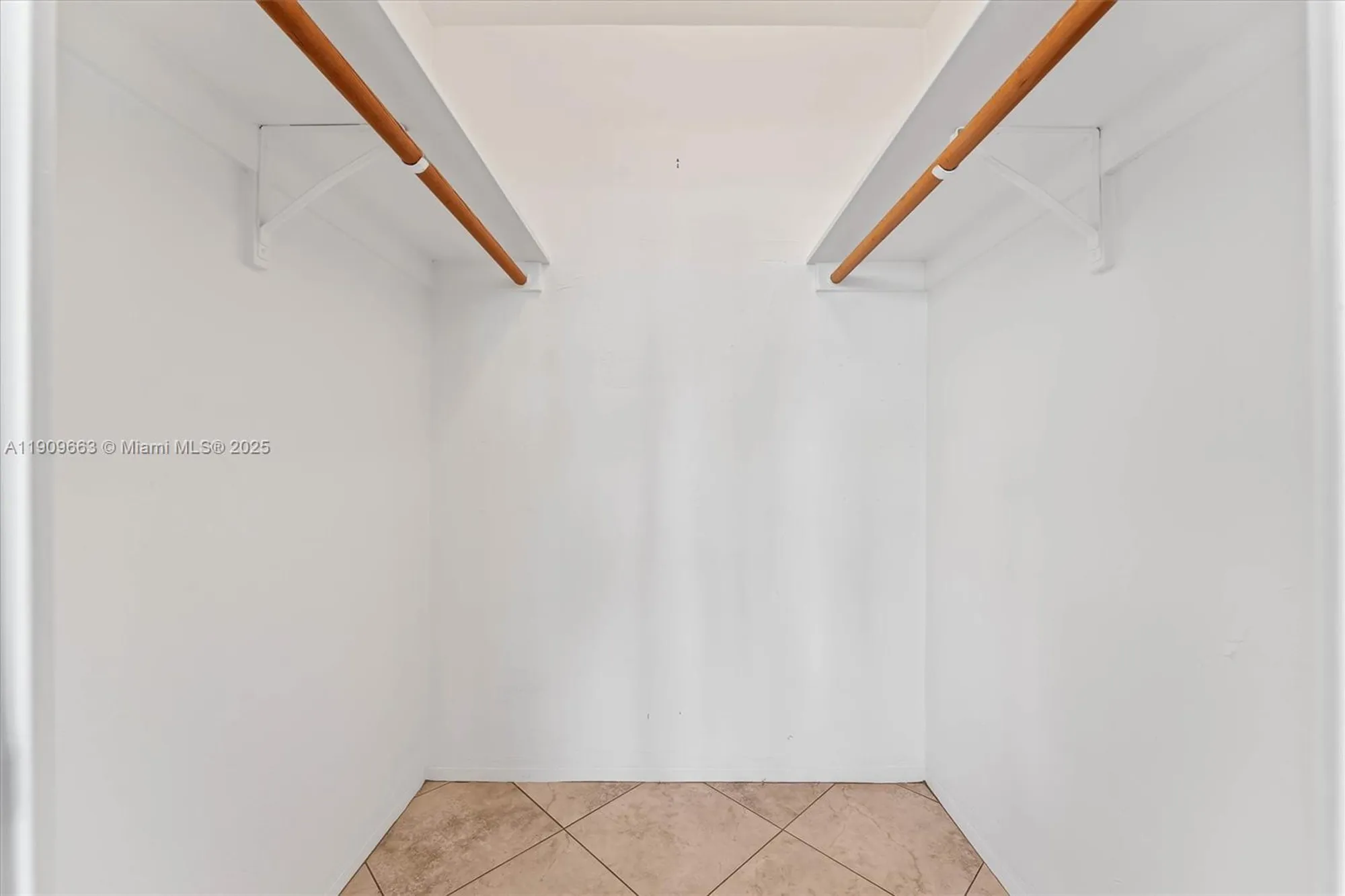 Property Slideshow image 11 of 30 | 3333 ne 34th st 914, Fort Lauderdale, FL, 33308