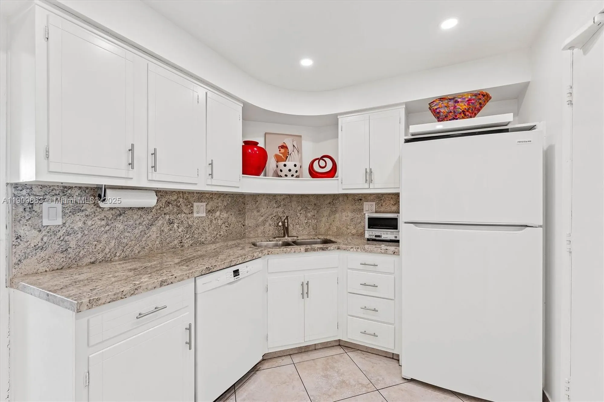 Property Slideshow image 8 of 30 | 3333 ne 34th st 914, Fort Lauderdale, FL, 33308