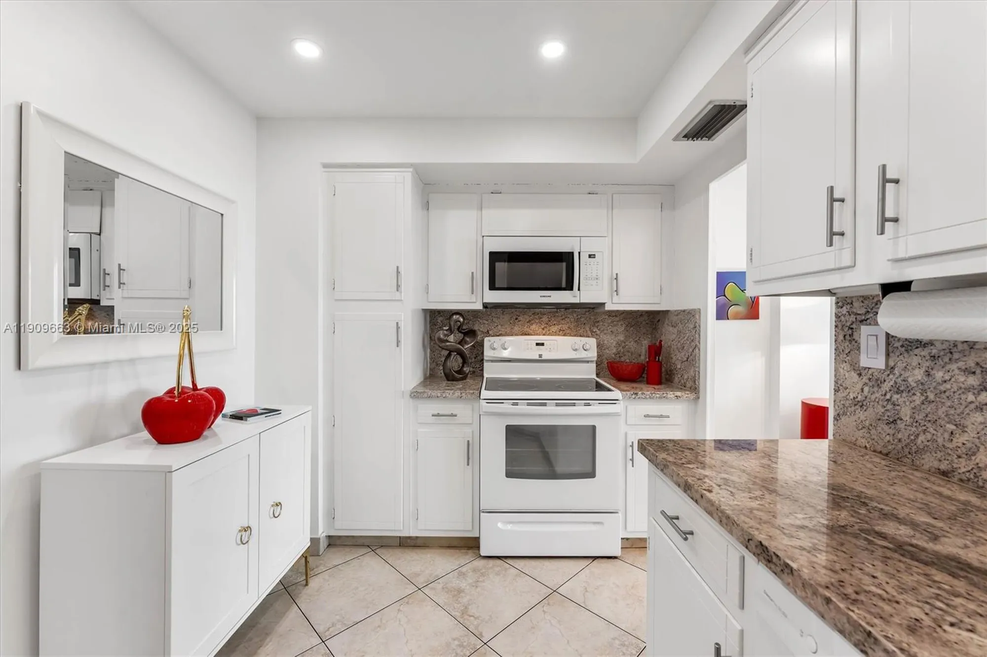 Property Slideshow image 9 of 30 | 3333 ne 34th st 914, Fort Lauderdale, FL, 33308