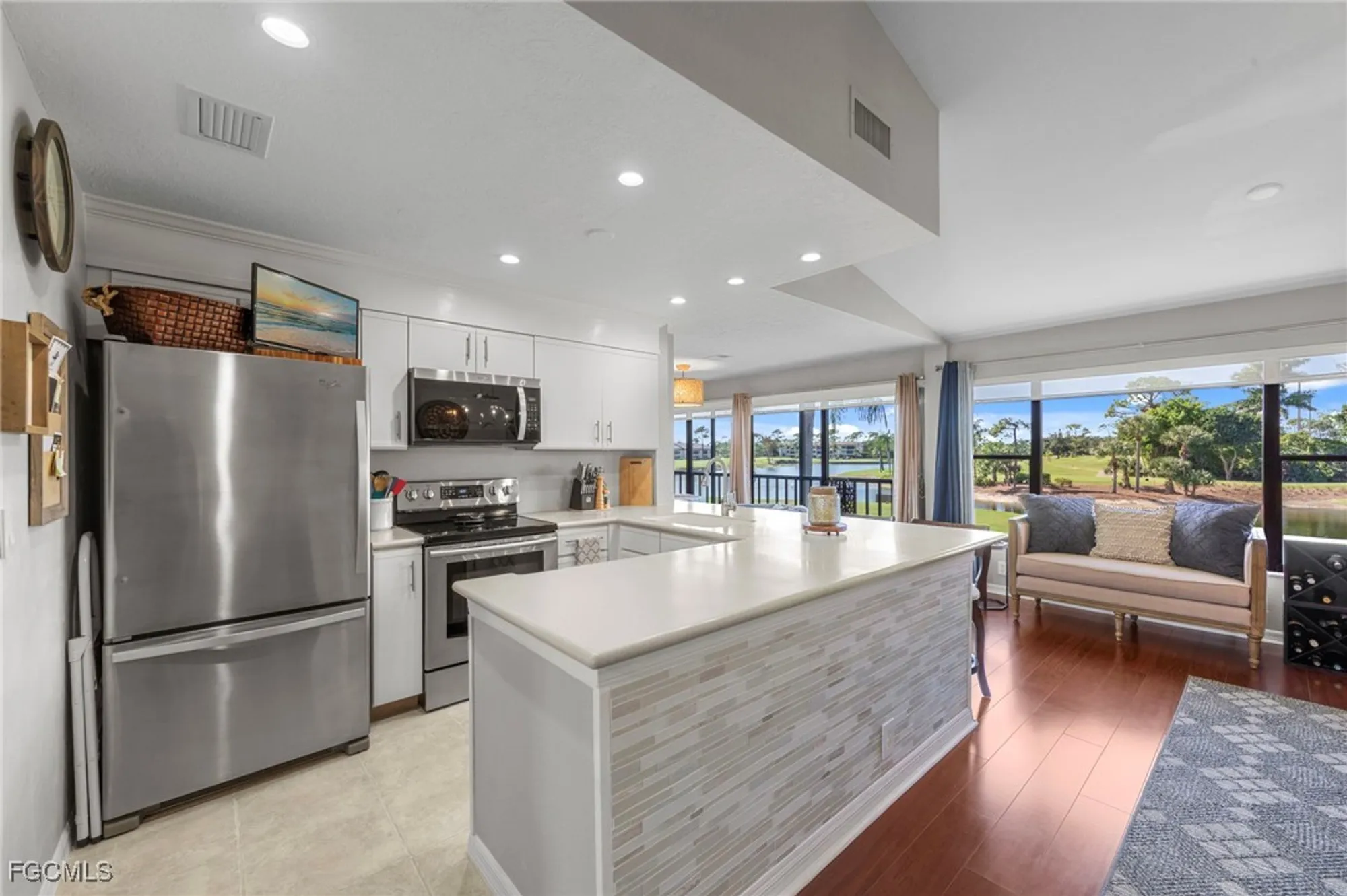 Property Slideshow image 14 of 44 | 5865 trailwinds dr 623, Fort Myers, FL, 33907