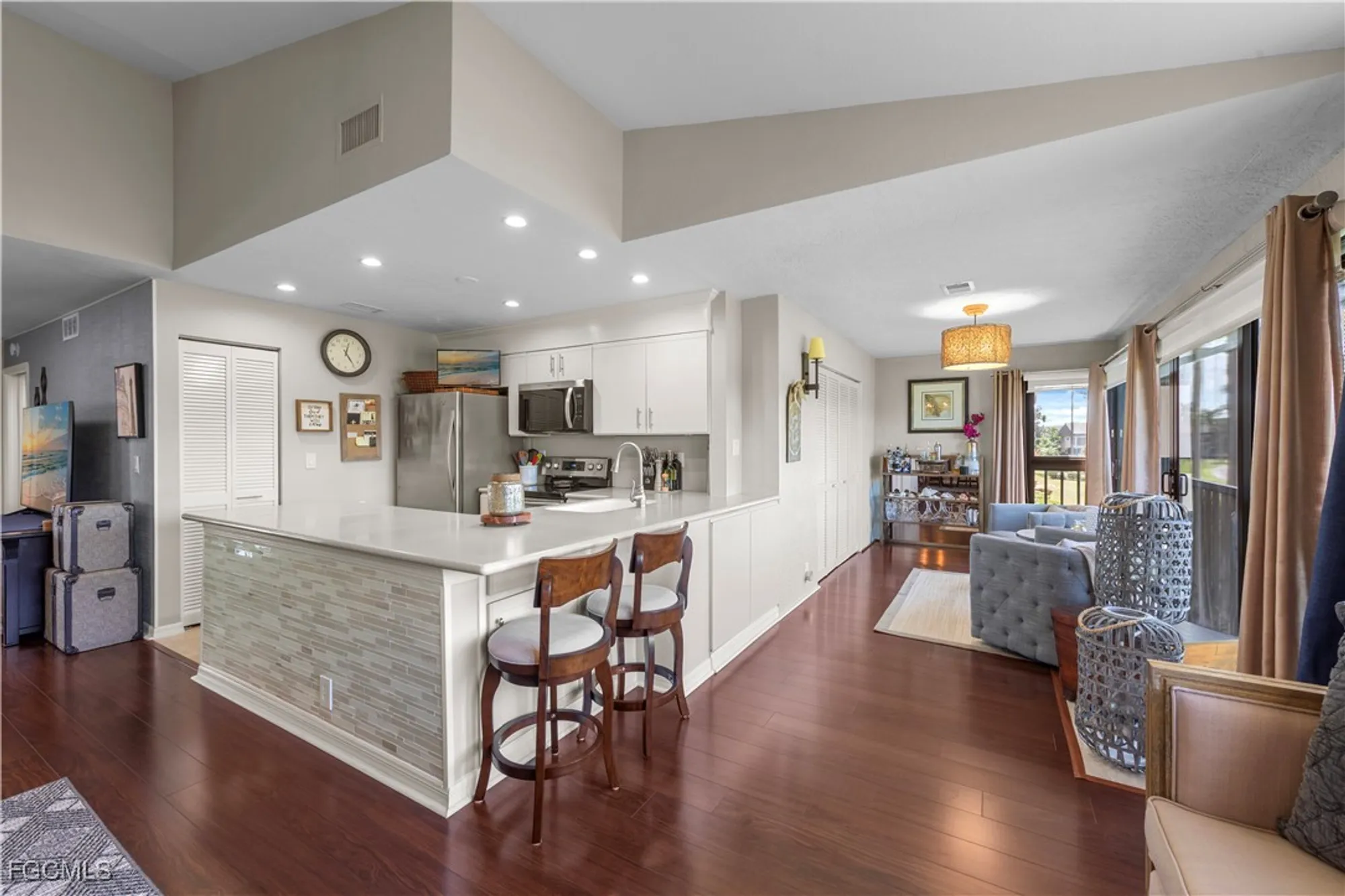 Property Slideshow image 16 of 44 | 5865 trailwinds dr 623, Fort Myers, FL, 33907