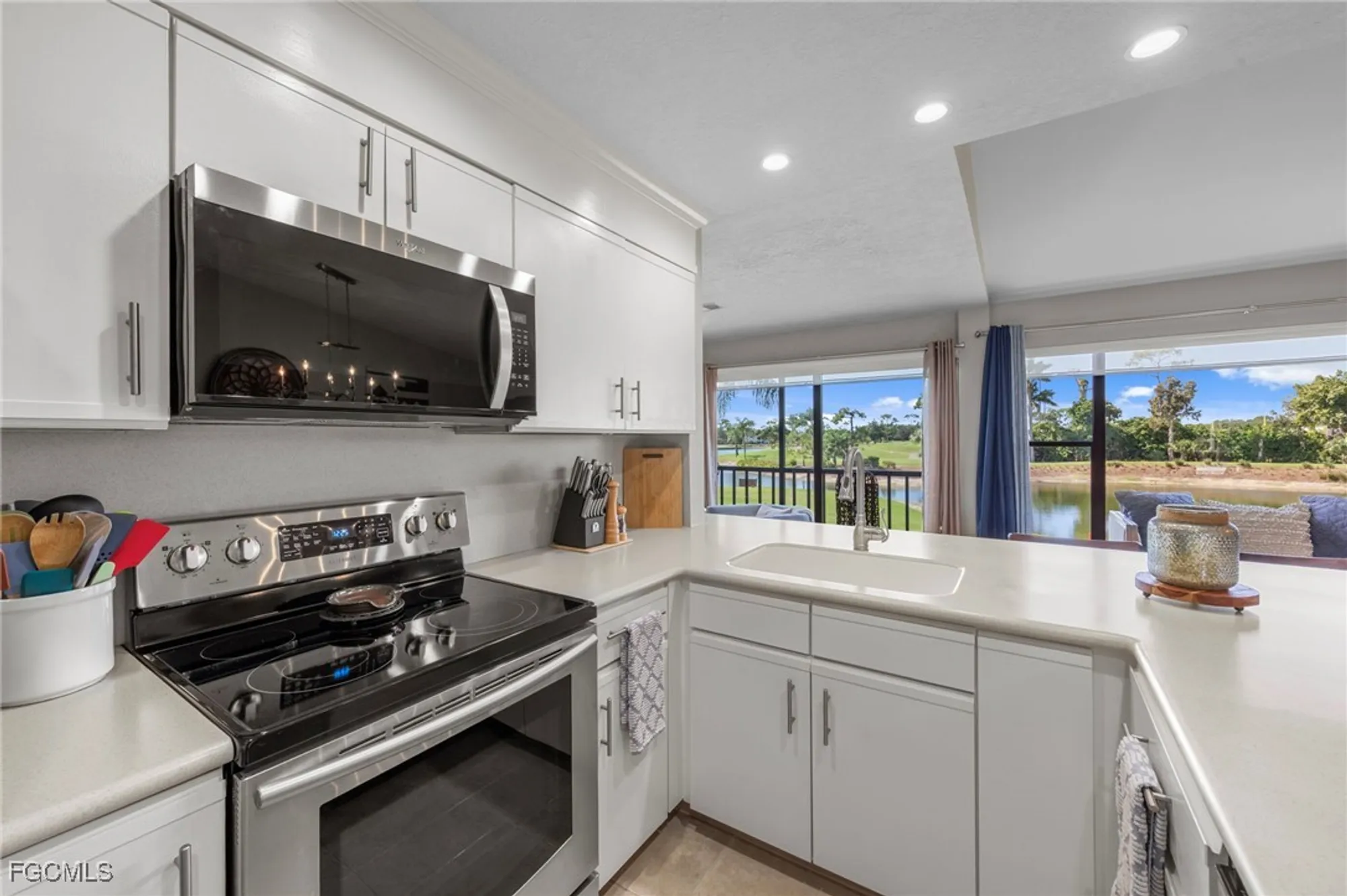 Property Slideshow image 12 of 44 | 5865 trailwinds dr 623, Fort Myers, FL, 33907