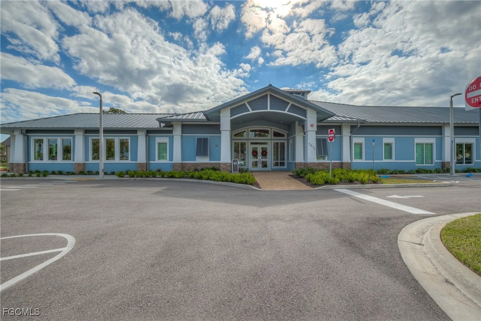 Property Slideshow image 34 of 44 | 5865 trailwinds dr 623, Fort Myers, FL, 33907